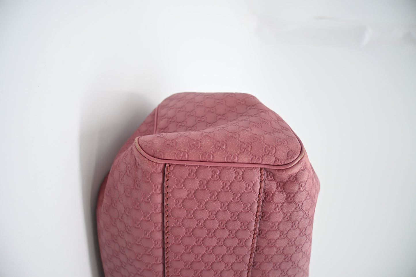 Gucci Sukey Handbag in Pink Microguccissima Leather