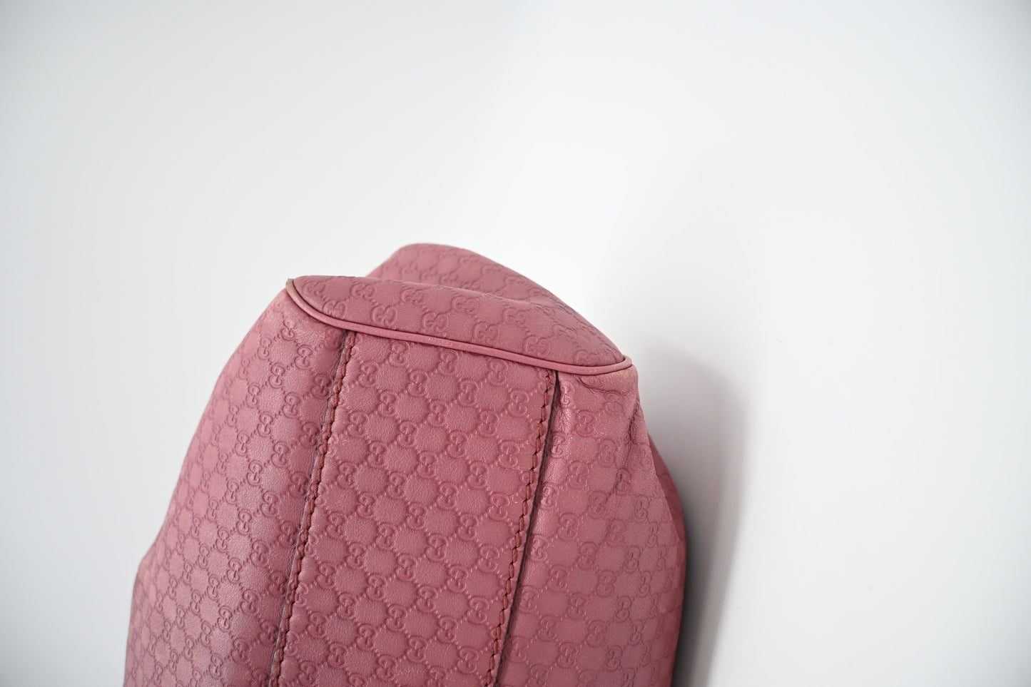 Gucci Sukey Handbag in Pink Microguccissima Leather