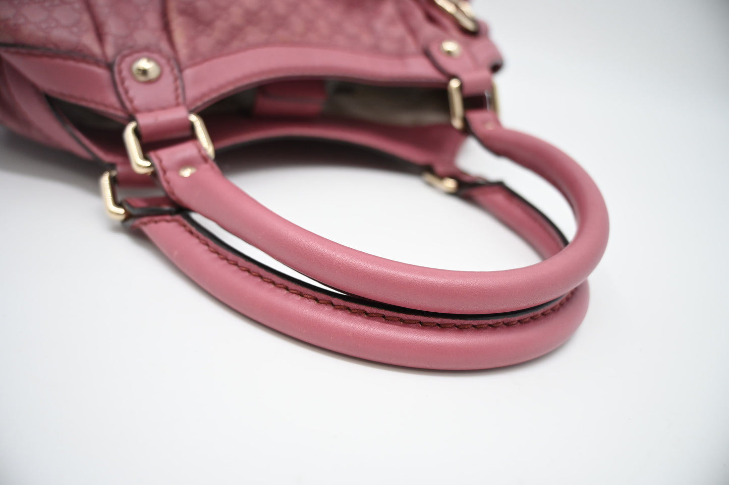 Gucci Sukey Handbag in Pink Microguccissima Leather