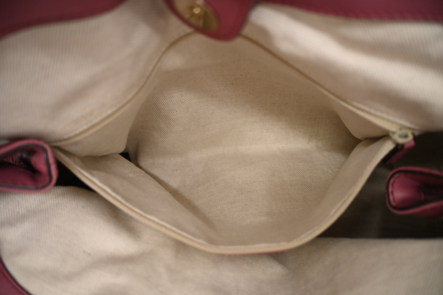 Gucci Sukey Handbag in Pink Microguccissima Leather