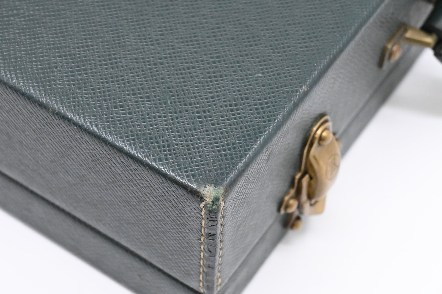 Louis Vuitton Briefcase in Green Taiga Leather