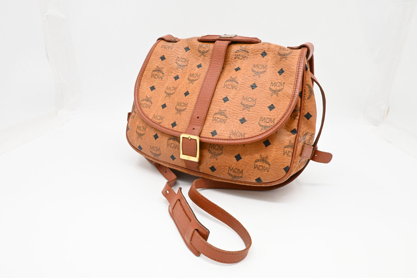 MCM Messenger Bag in Cognac Visetos Canvas
