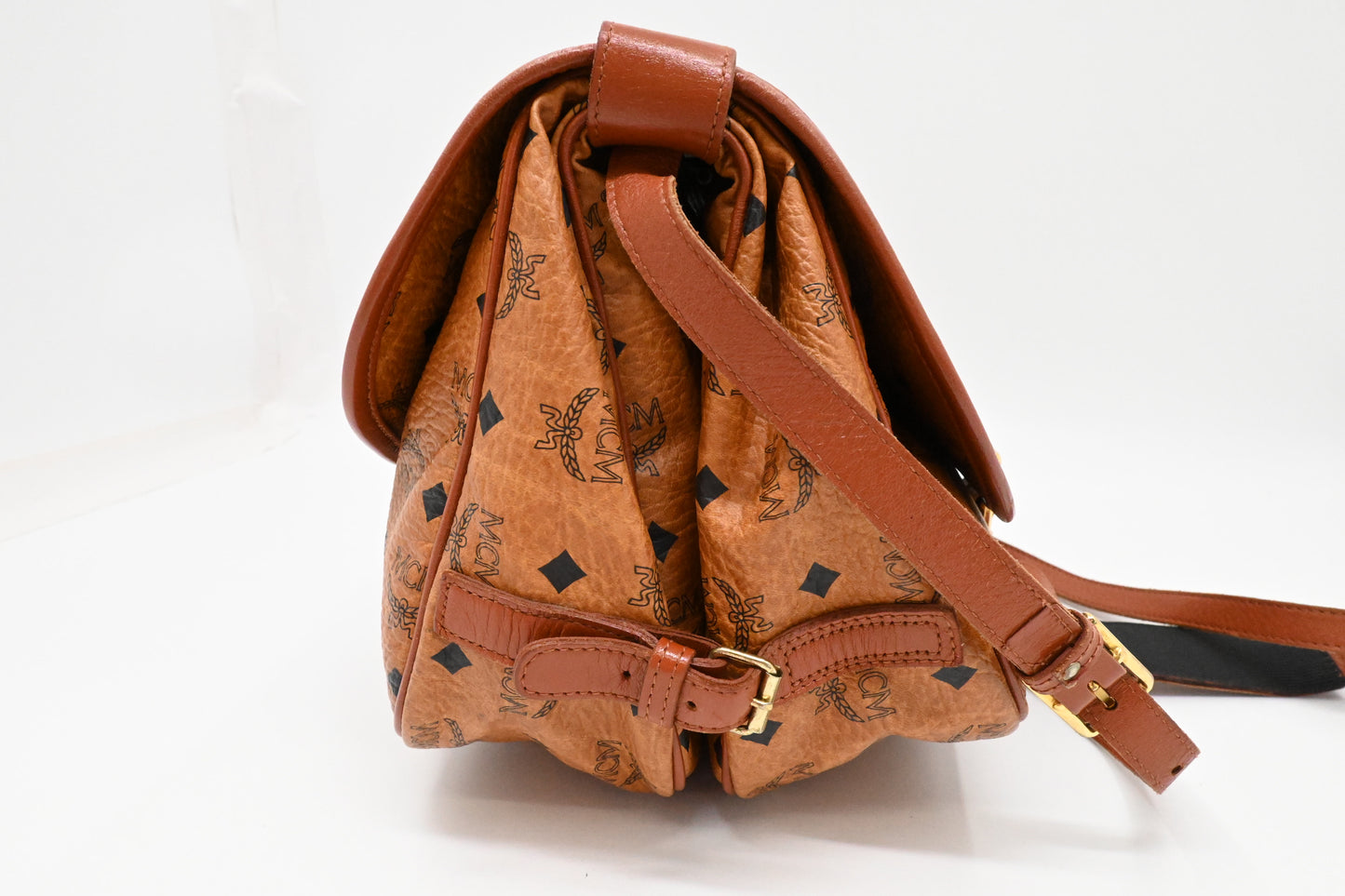 MCM Messenger Bag in Cognac Visetos Canvas