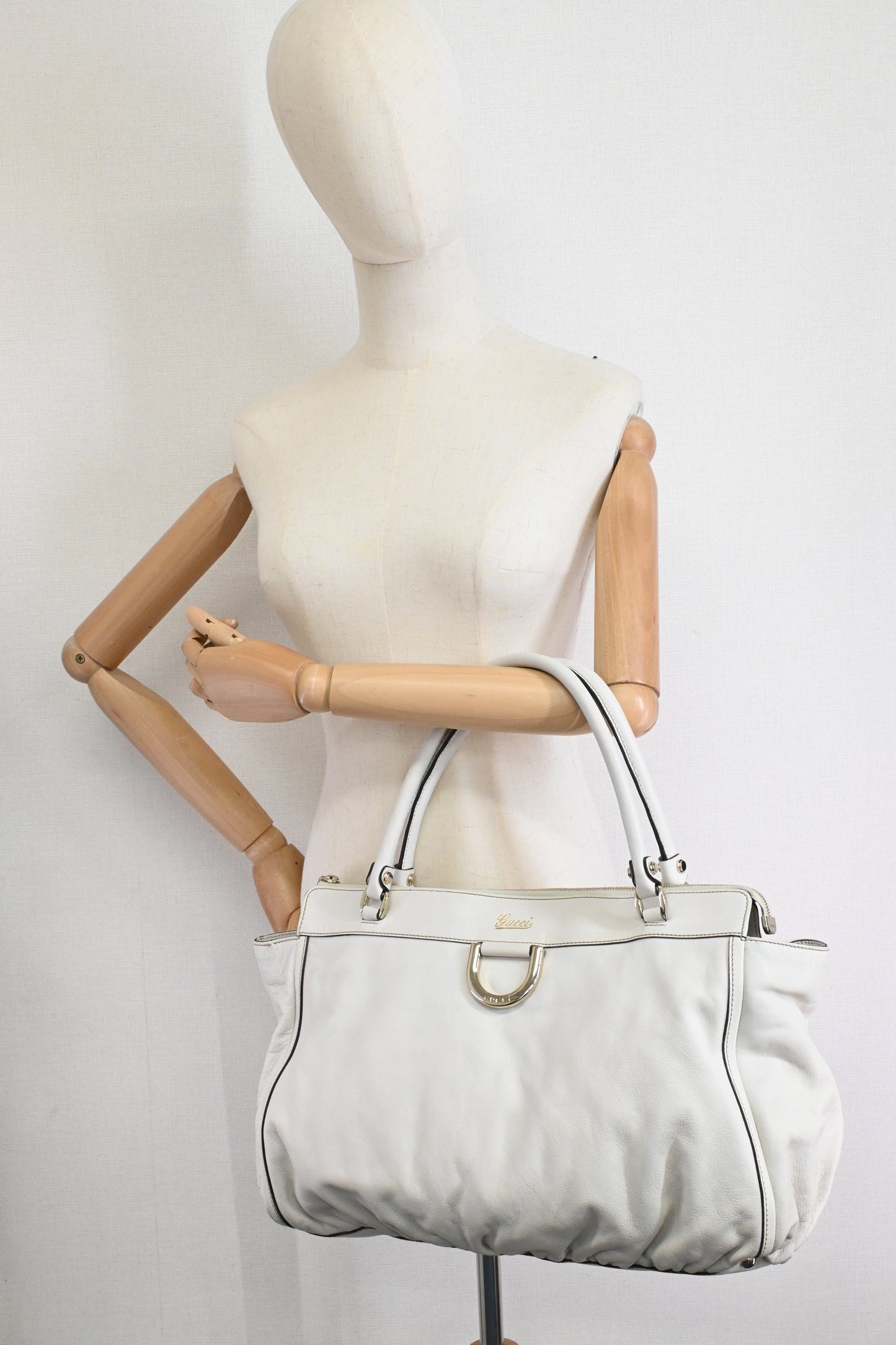 Gucci Abbey Tote in White Leather