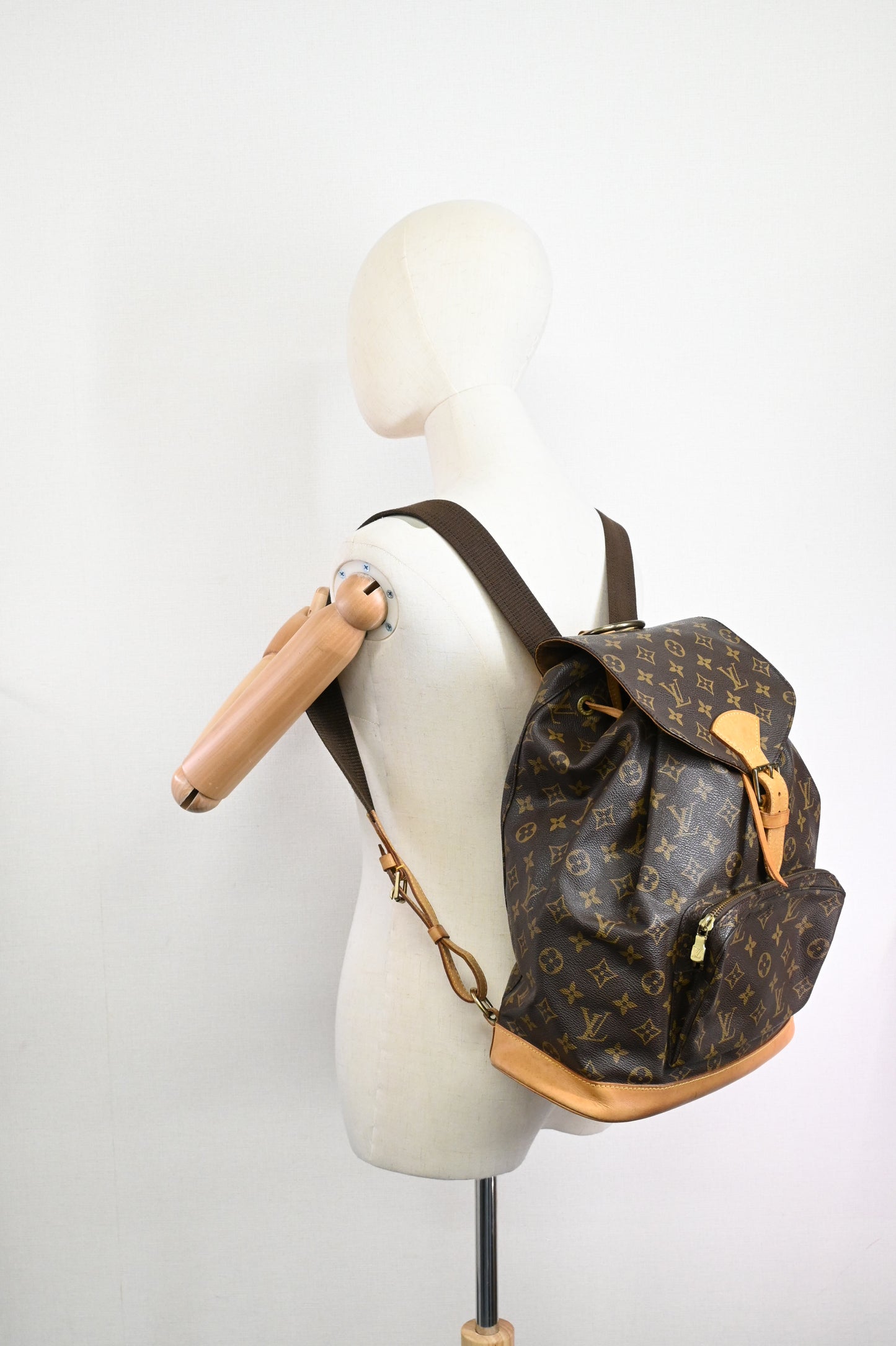 Louis Vuitton Montsouris GM in Monogram Canvas