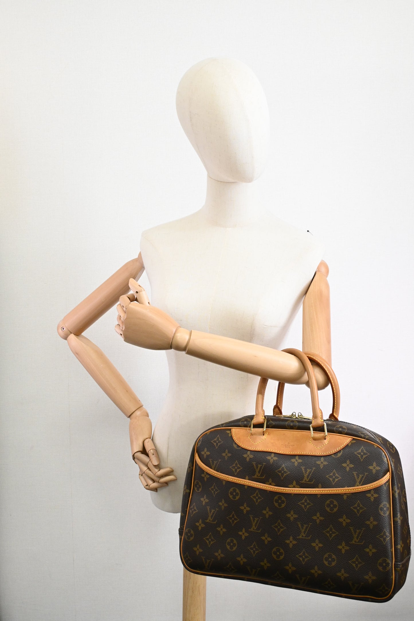 Louis Vuitton Deauville in Monogram Canvas