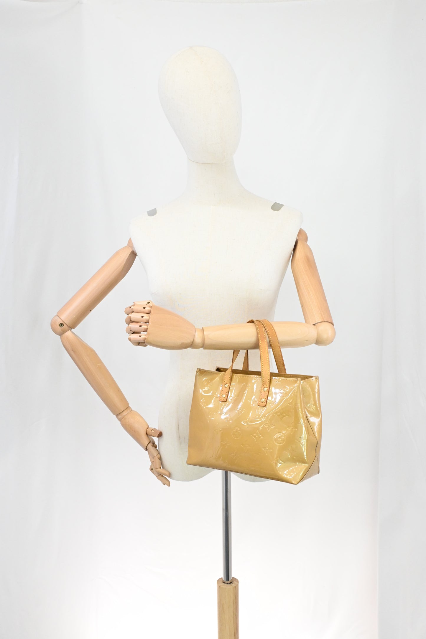 Louis Vuitton Reade PM in Dark Beige Vernis