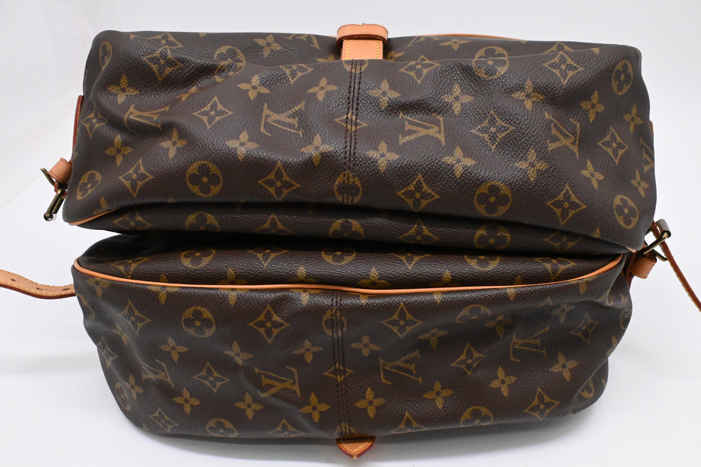 Louis Vuitton Saumur 35 in Monogram Canvas