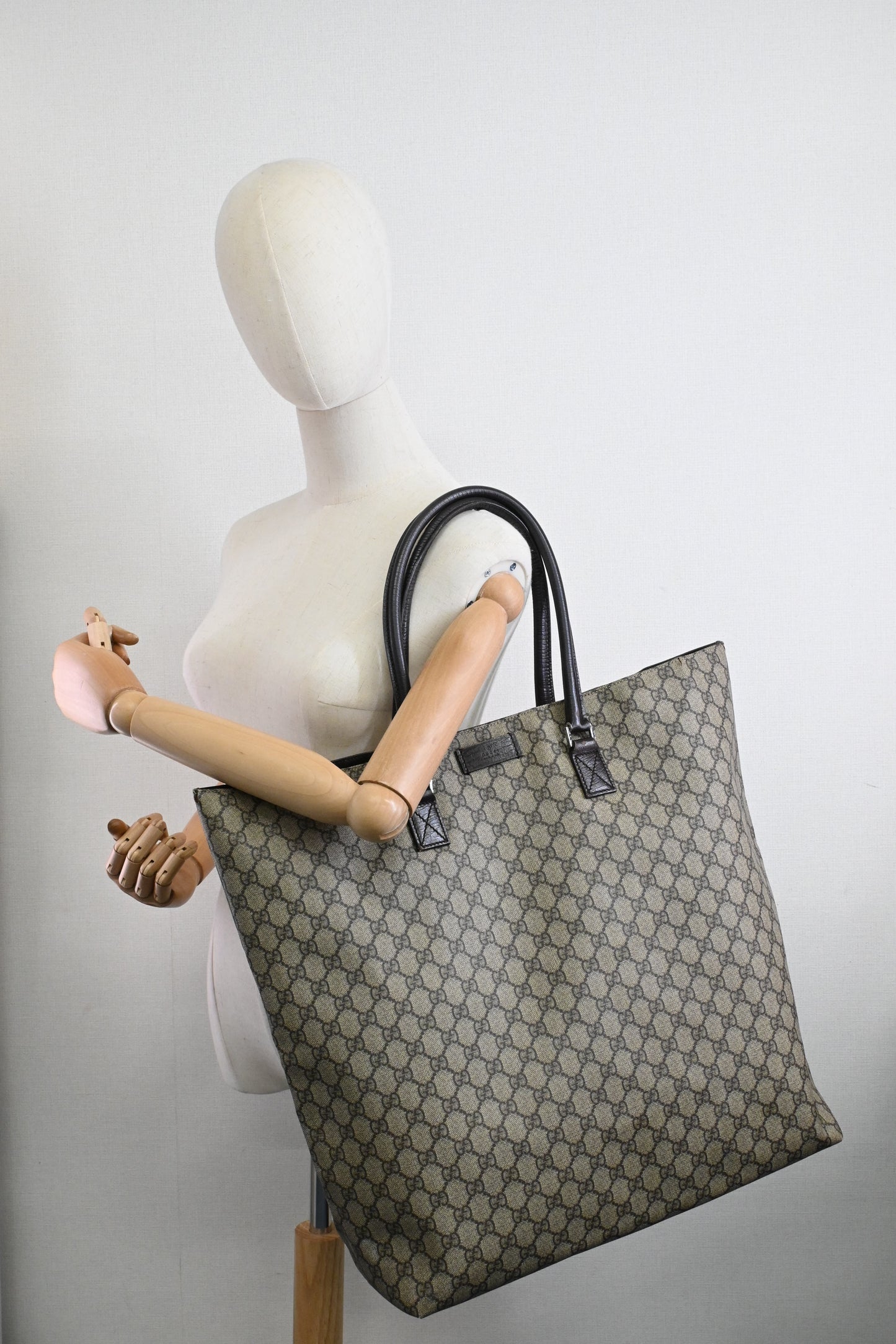 Gucci Tote Bag in GG Supreme Canvas