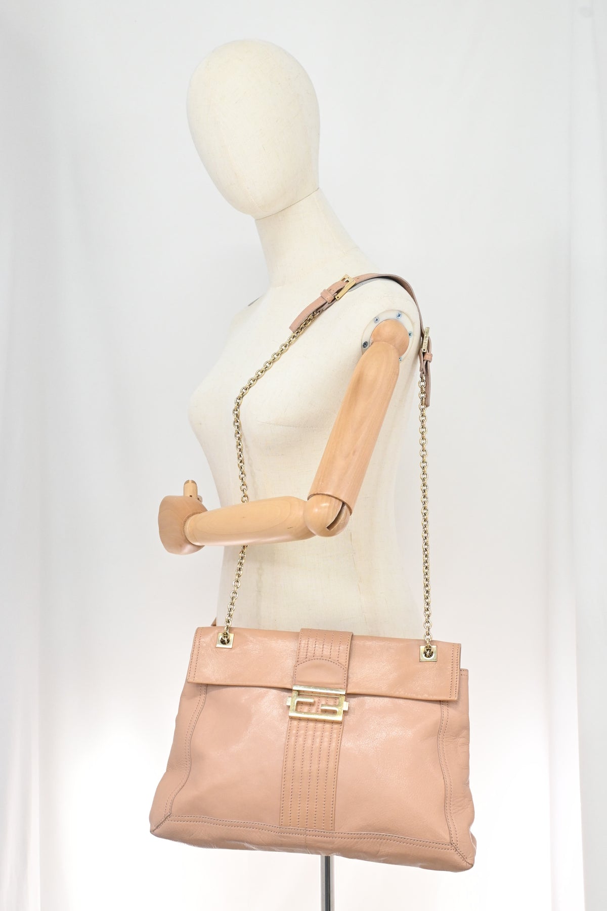 Fendi Shoulder Bag in Nude Pink Leather