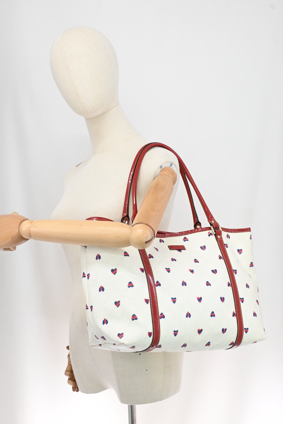 Gucci Joy Tote in White GG Supreme Hearts Canvas