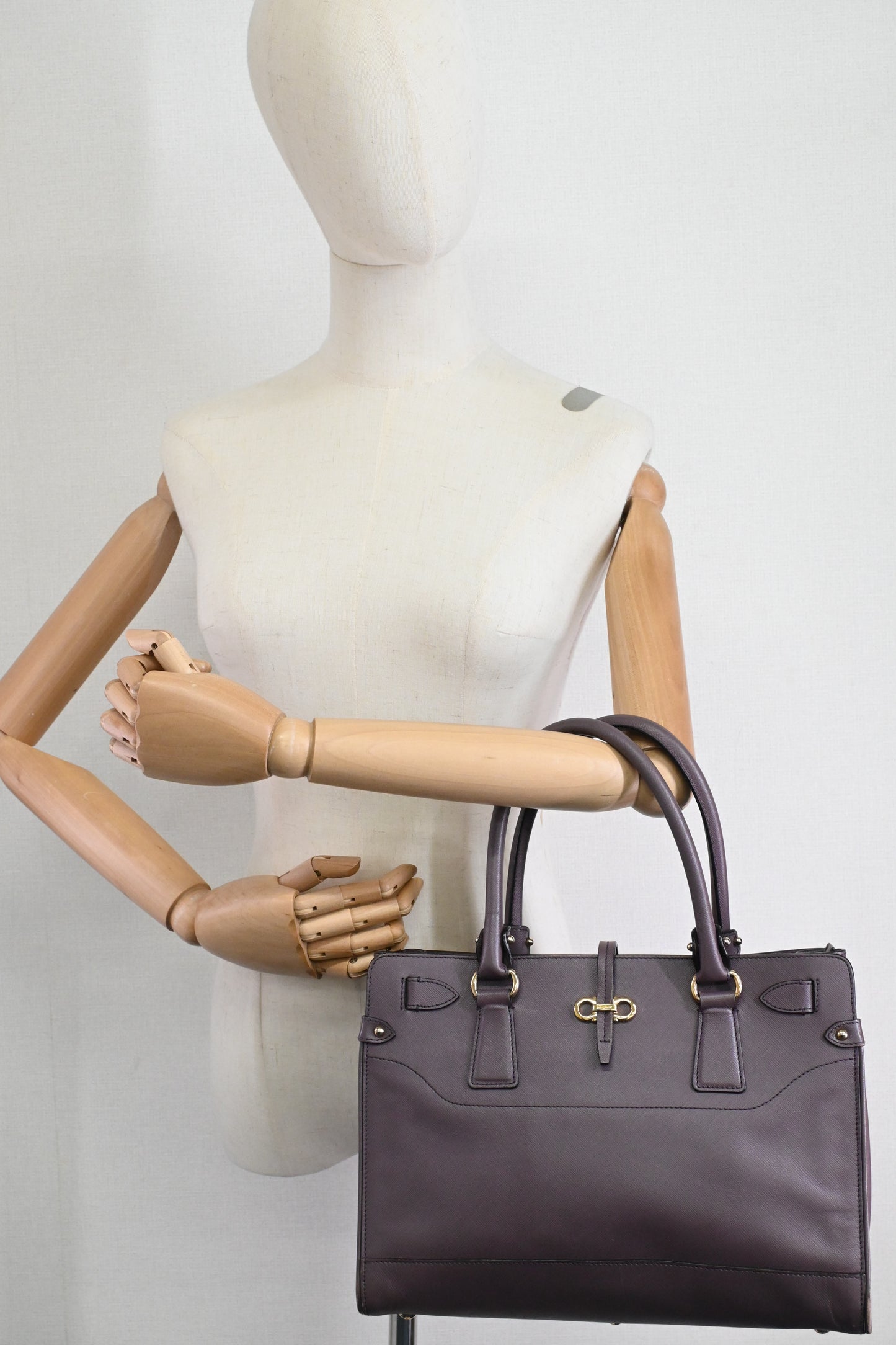Ferragamo Handbag in Light Purple Leather
