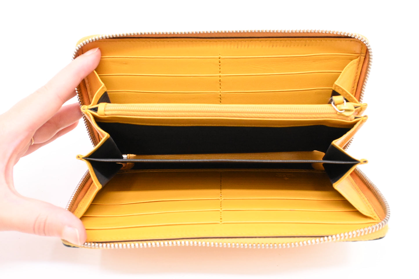 Gucci Long Zippy Wallet in Yellow Leather