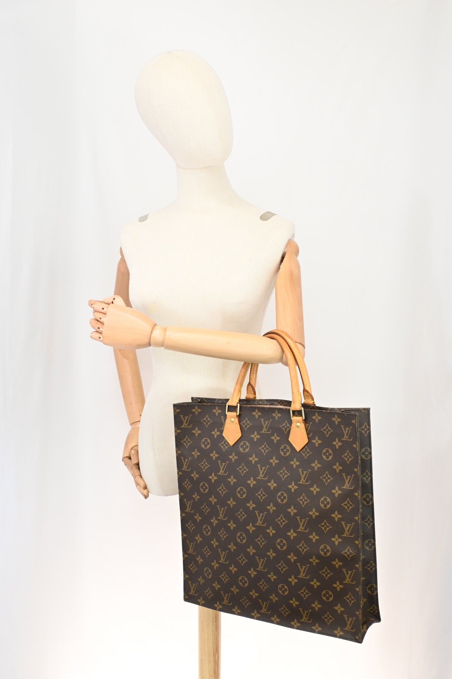 Louis Vuitton Sac Plat in Monogram Canvas