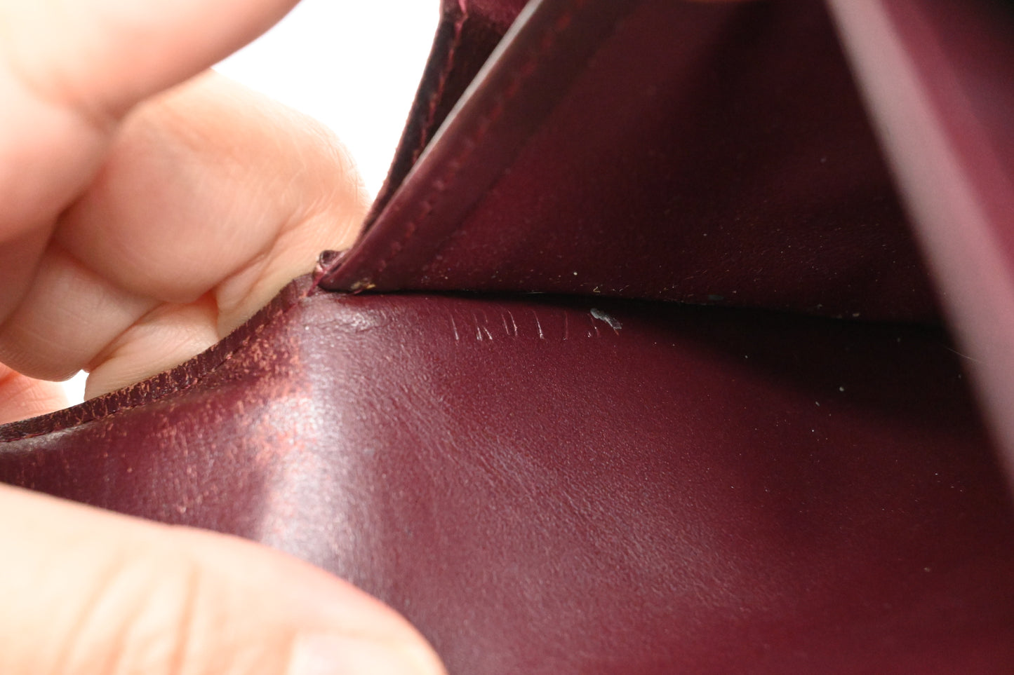 Louis Vuitton Sarah Wallet in Rouge Fauviste Vernis Leather