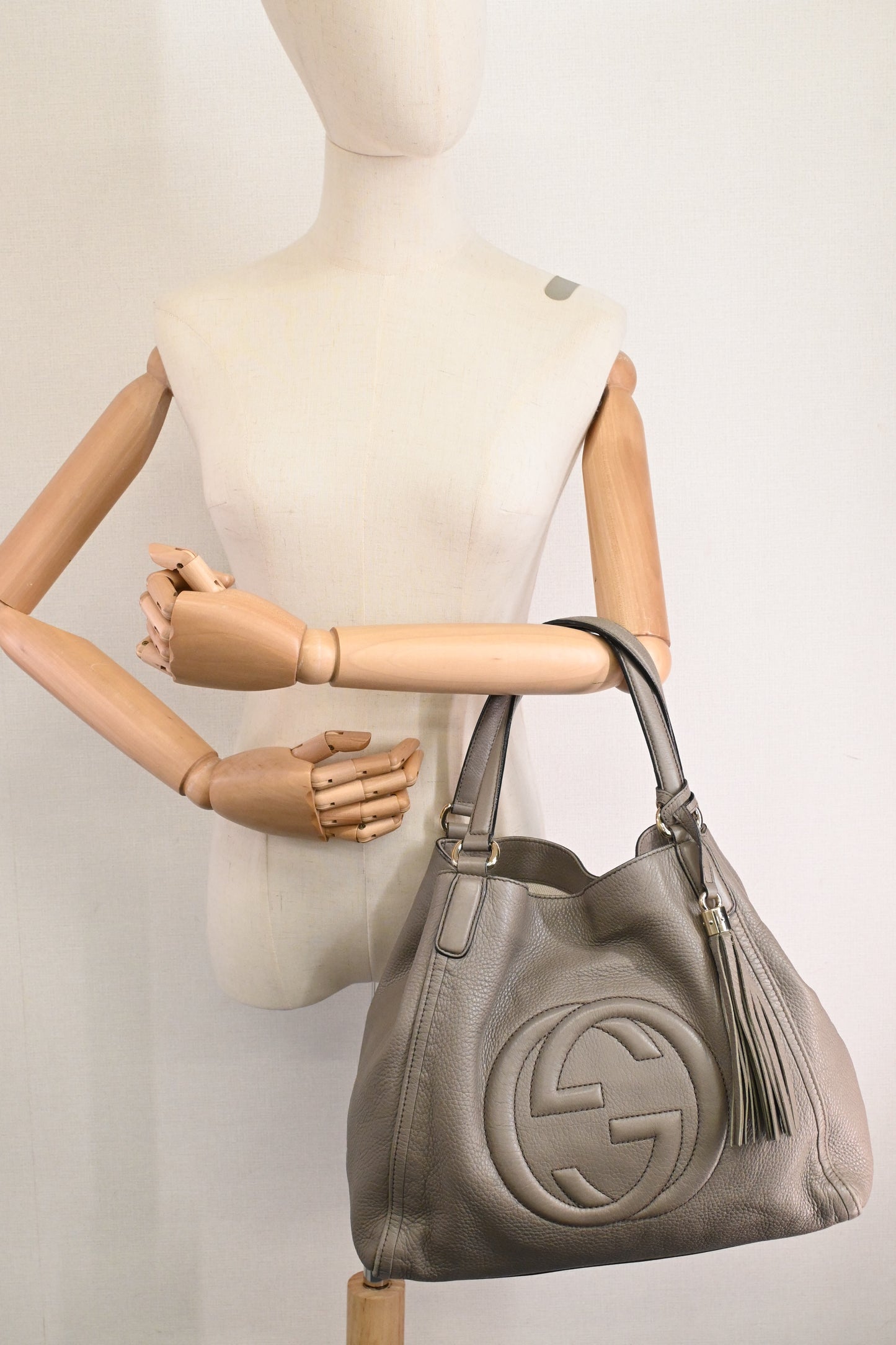 Gucci Soho Hobo Bag in Gray Leather