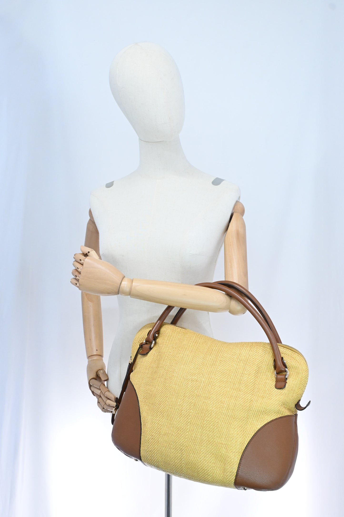 Ferragamo Handbag in Raffia and Brown Leather