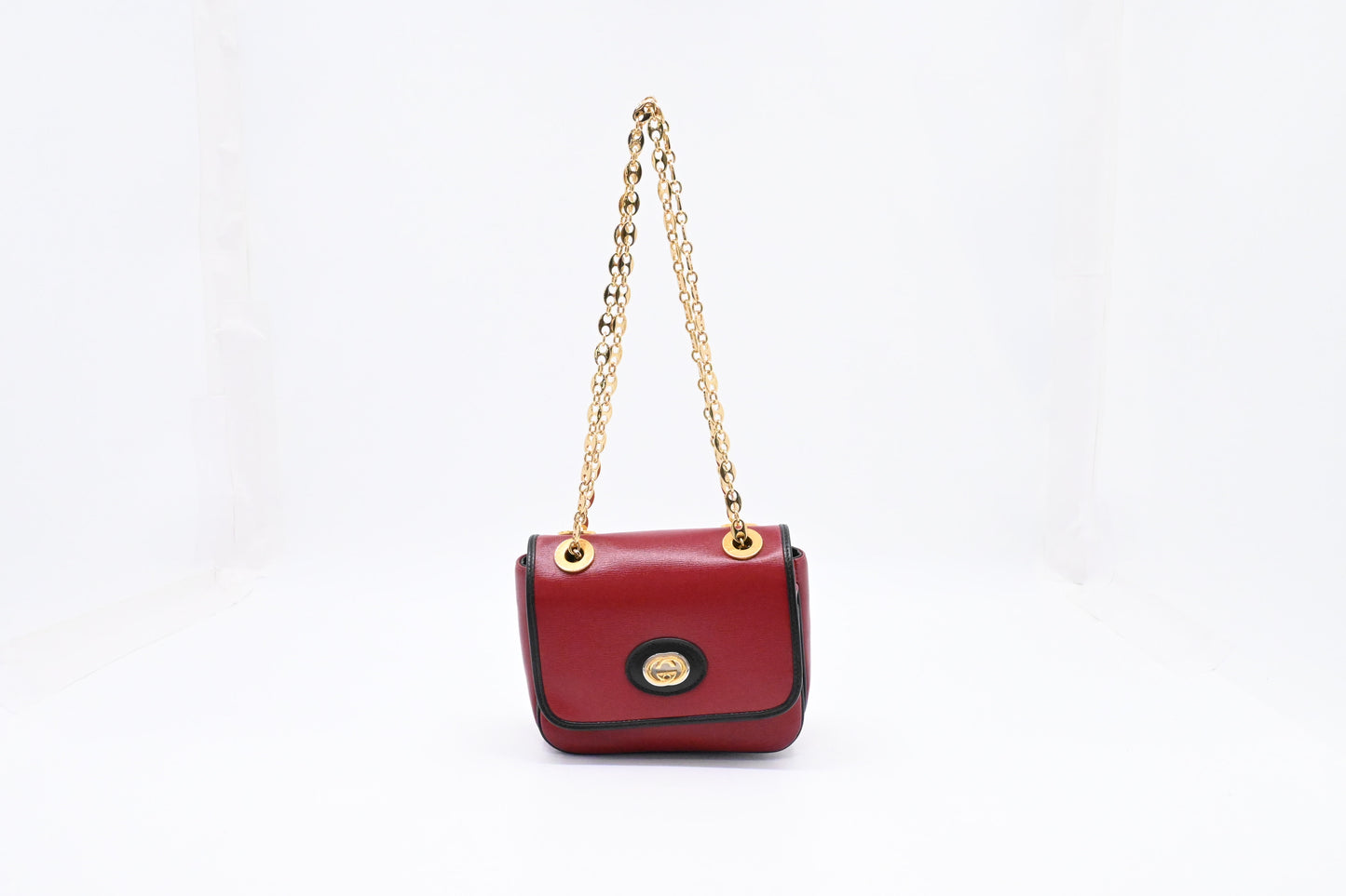 Gucci Shoulder Bag in Red and Black Leather