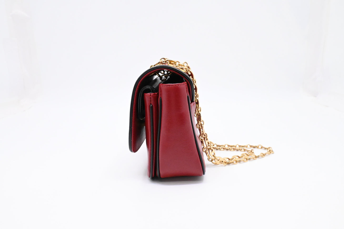 Gucci Shoulder Bag in Red and Black Leather