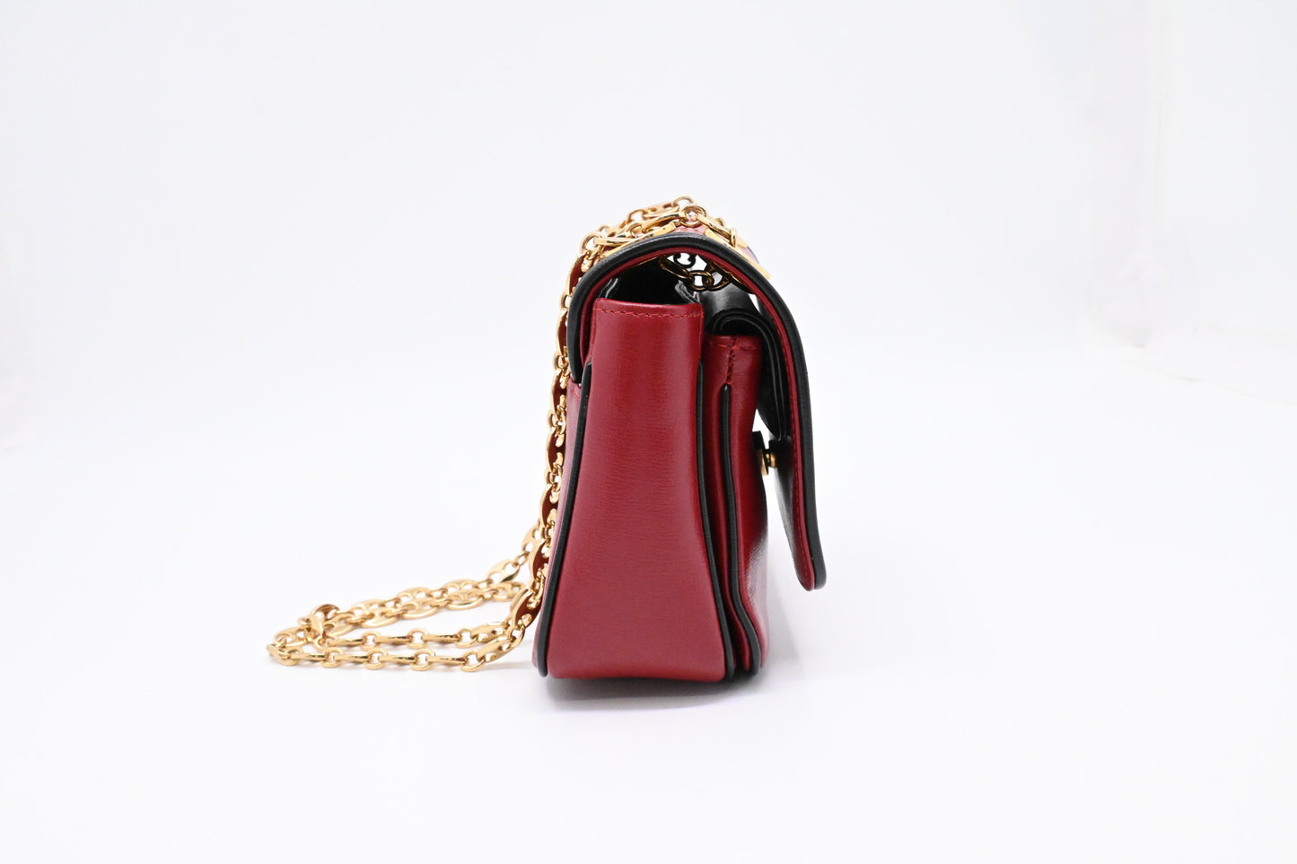 Gucci Shoulder Bag in Red and Black Leather