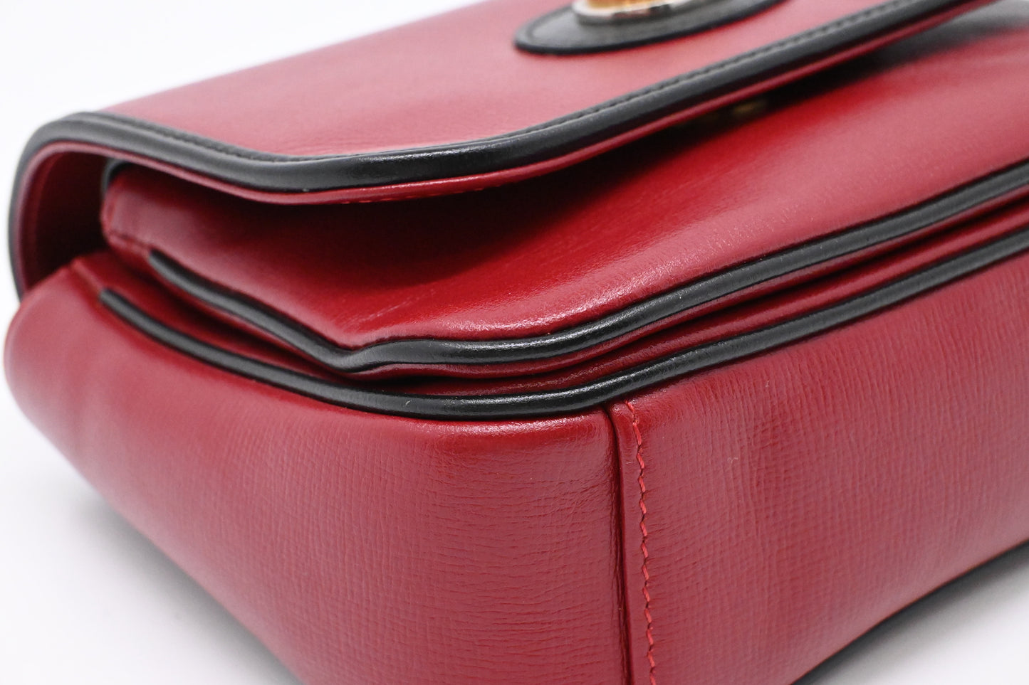 Gucci Shoulder Bag in Red and Black Leather