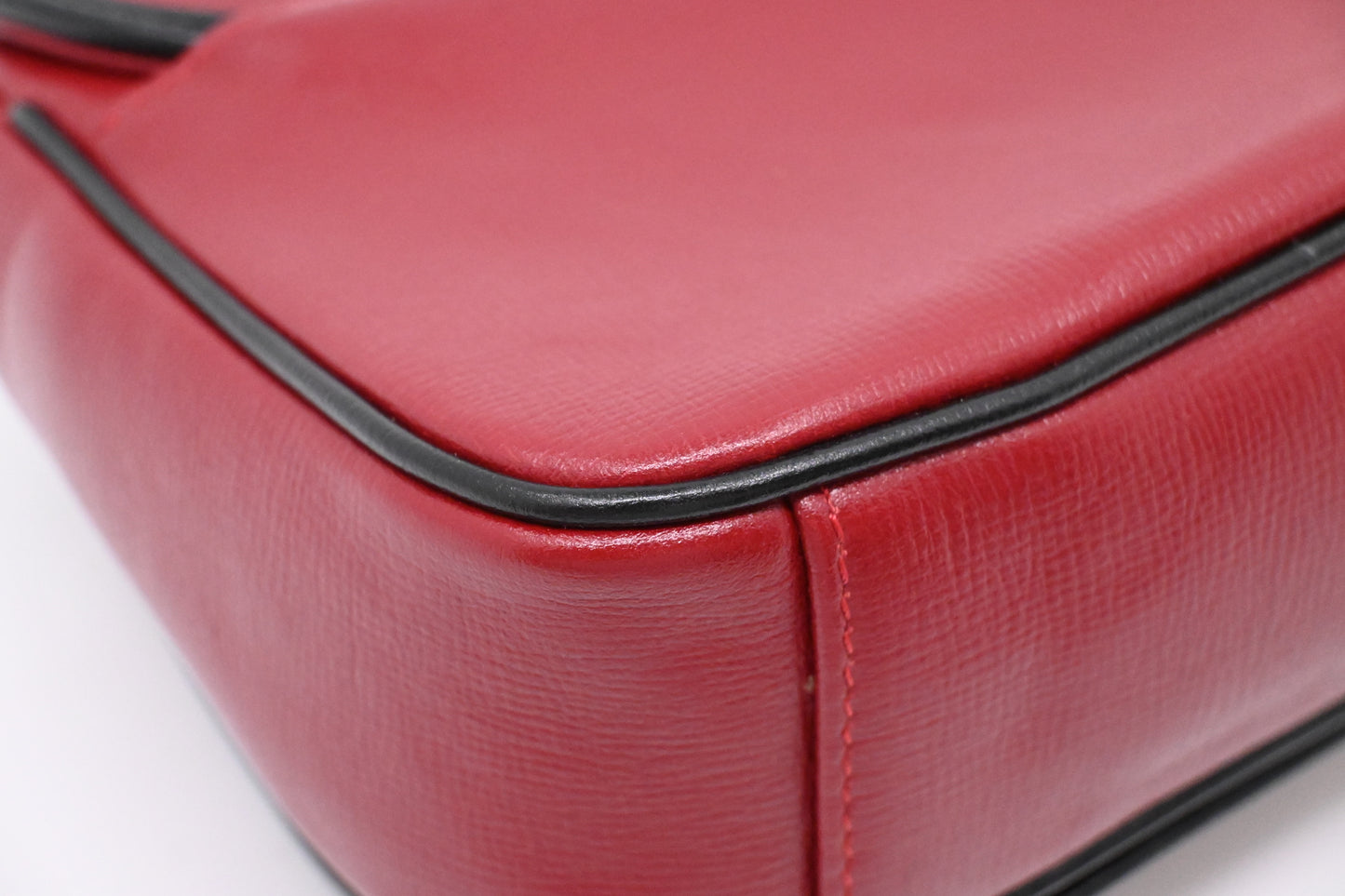 Gucci Shoulder Bag in Red and Black Leather