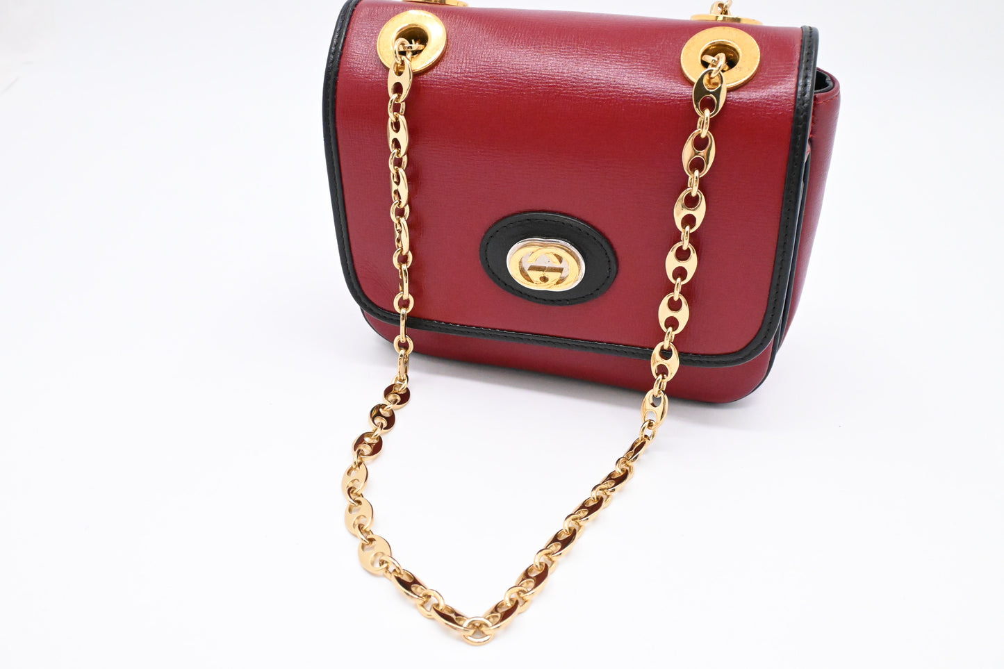 Gucci Shoulder Bag in Red and Black Leather