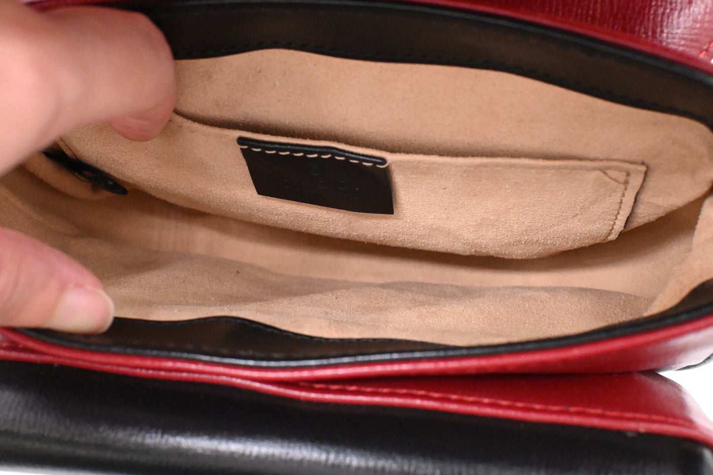 Gucci Shoulder Bag in Red and Black Leather
