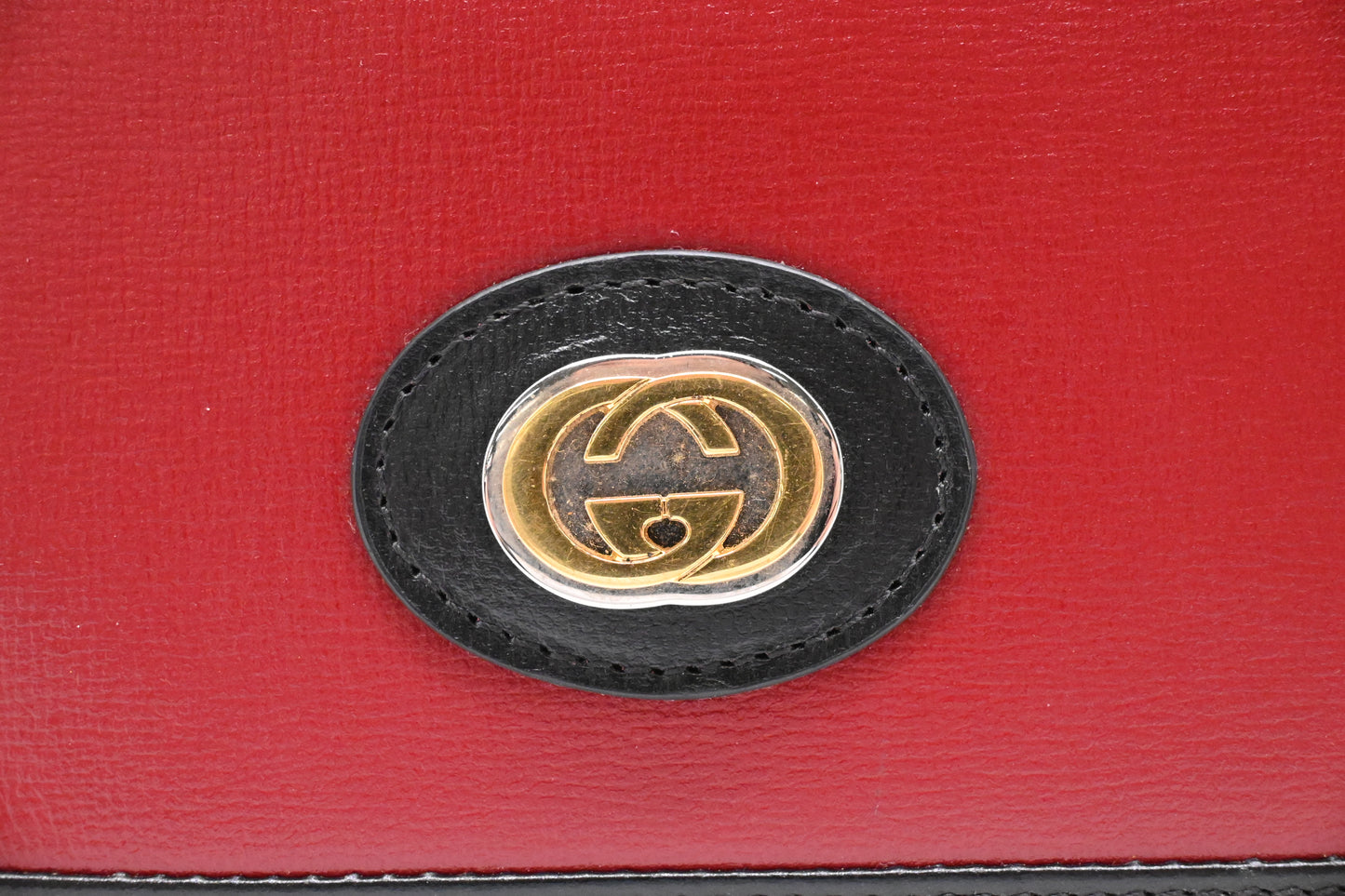 Gucci Shoulder Bag in Red and Black Leather