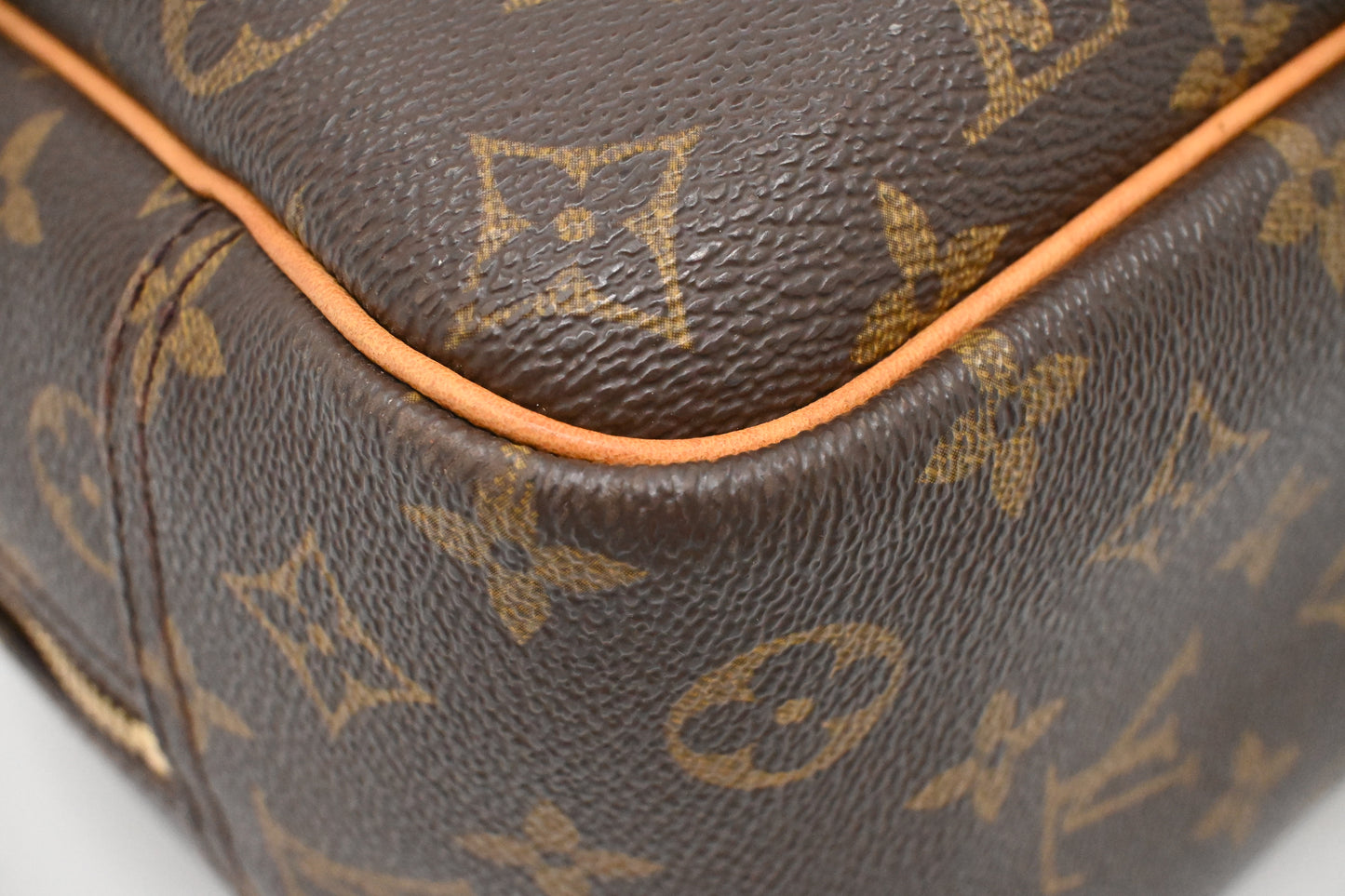 Louis Vuitton Deauville in Monogram Canvas
