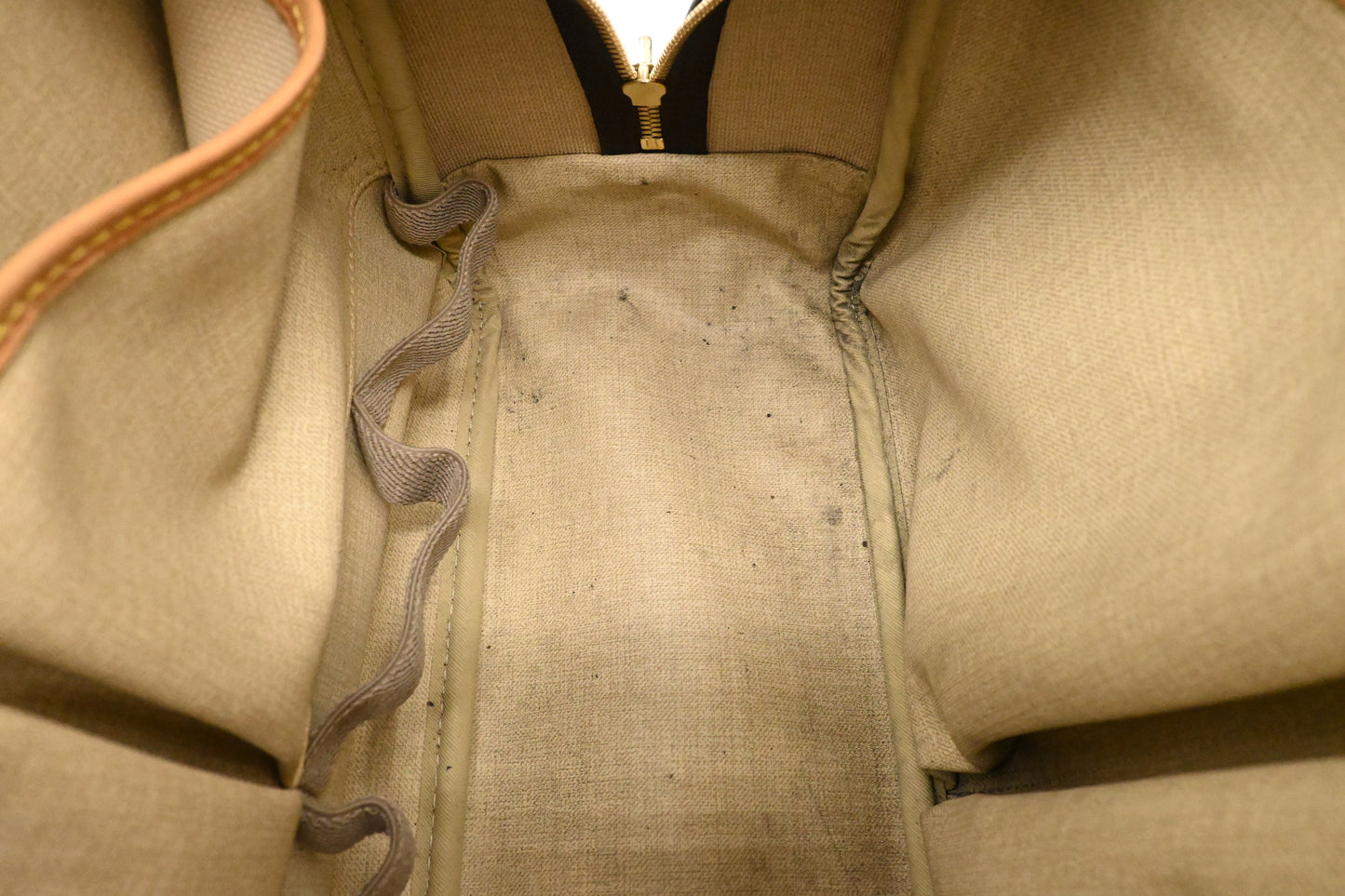 Louis Vuitton Deauville in Monogram Canvas