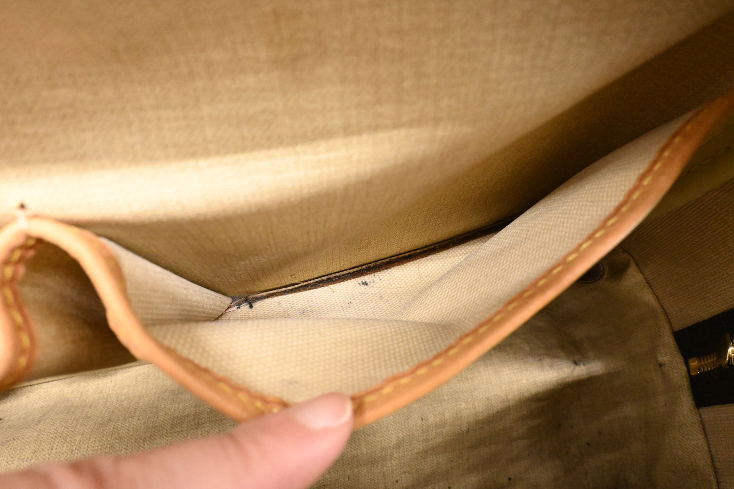 Louis Vuitton Deauville in Monogram Canvas
