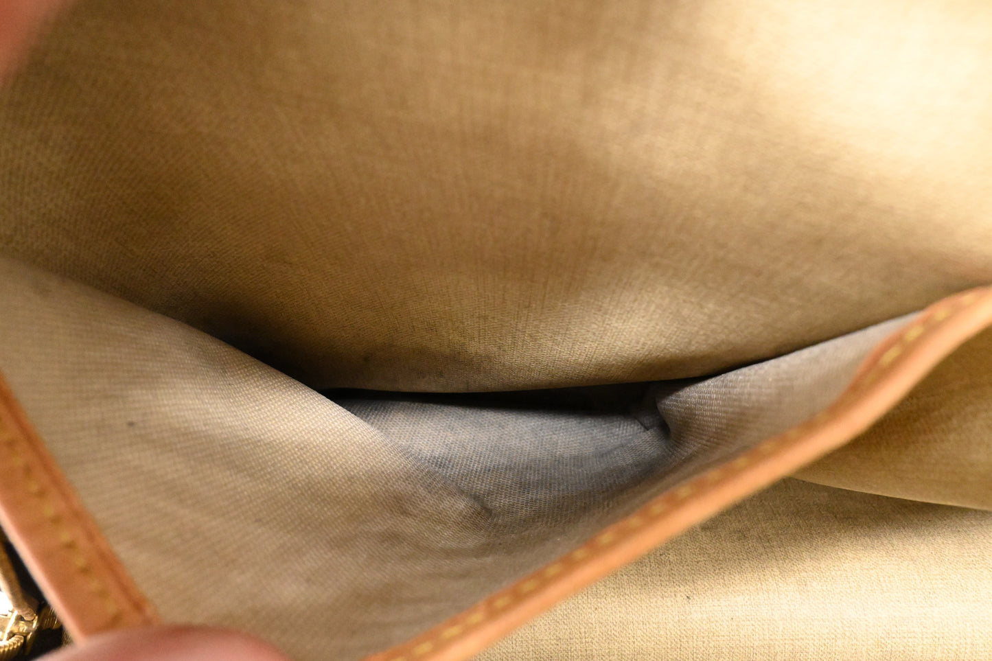 Louis Vuitton Deauville in Monogram Canvas