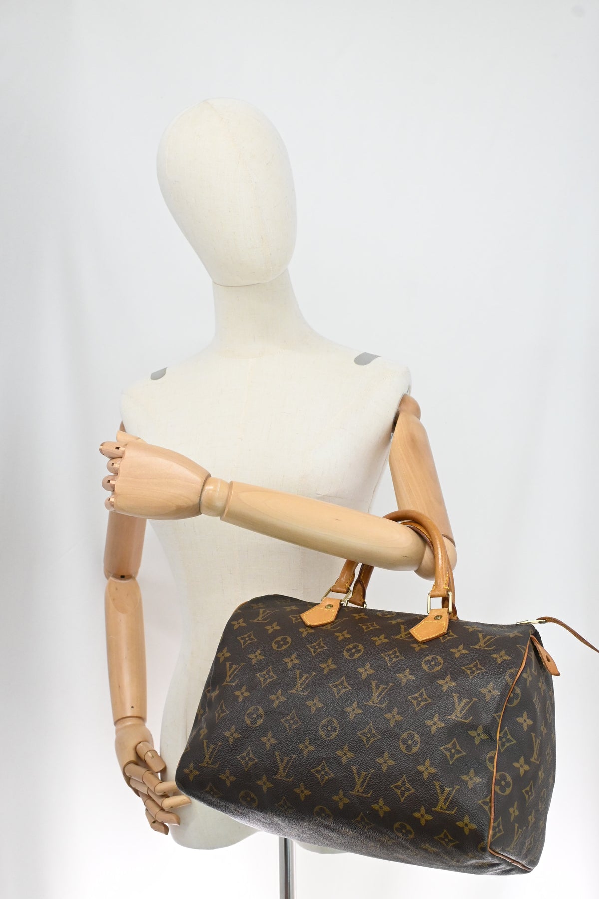 Louis Vuitton Speedy 30 in Monogram Canvas