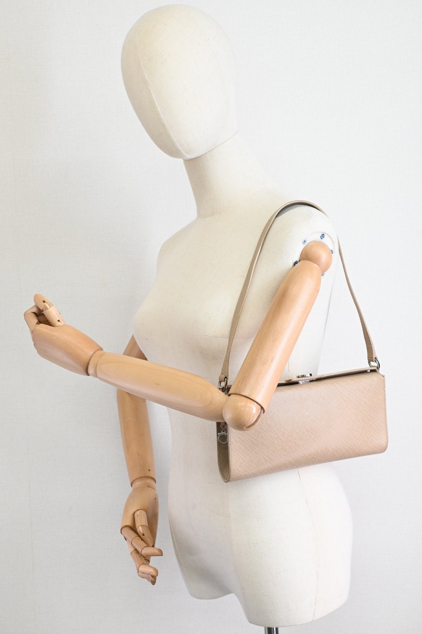 Ferragamo Handbag in Beige Leather