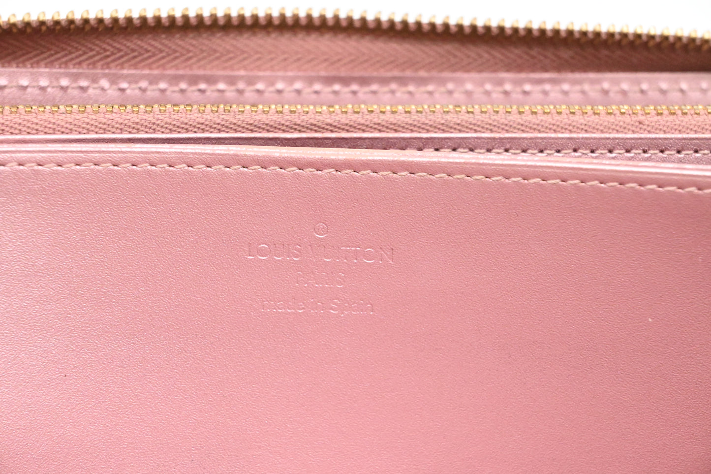 Louis Vuitton Long Zippy Wallet in Pink Metallic Vernis Leather