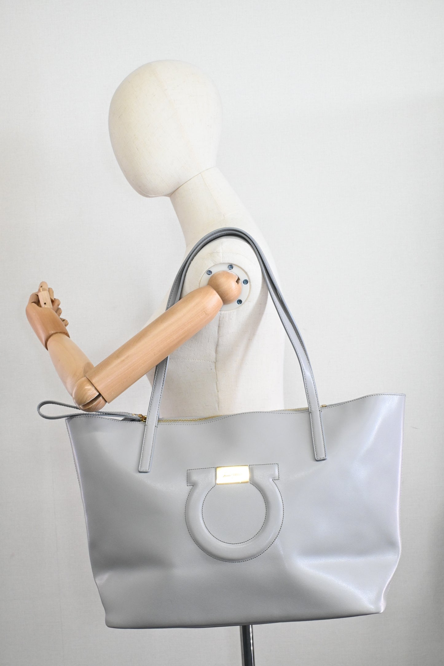 Ferragamo Gancini City Tote in Gray Leather