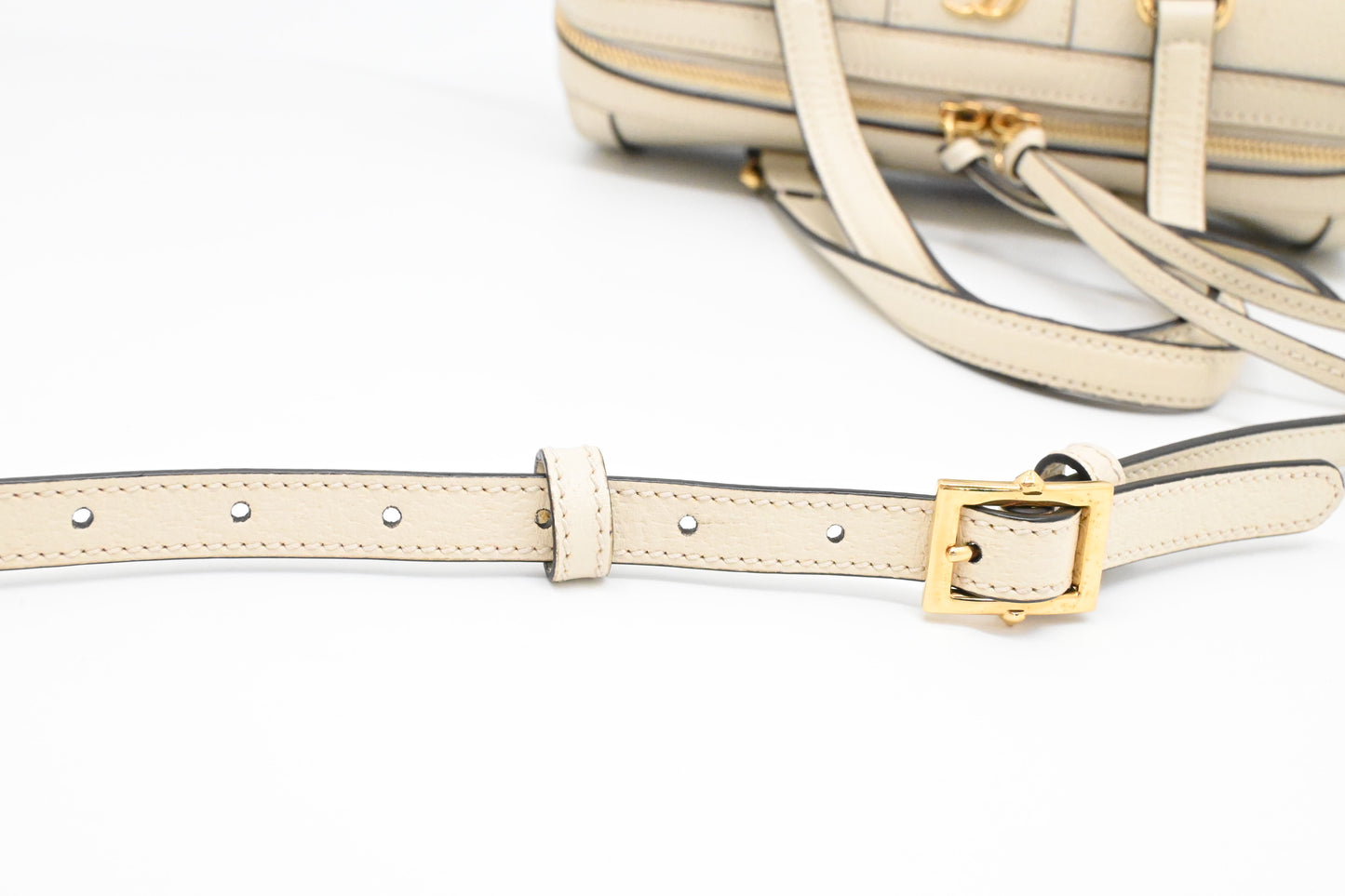 Gucci Round Crossbody Bag in Cream Leather