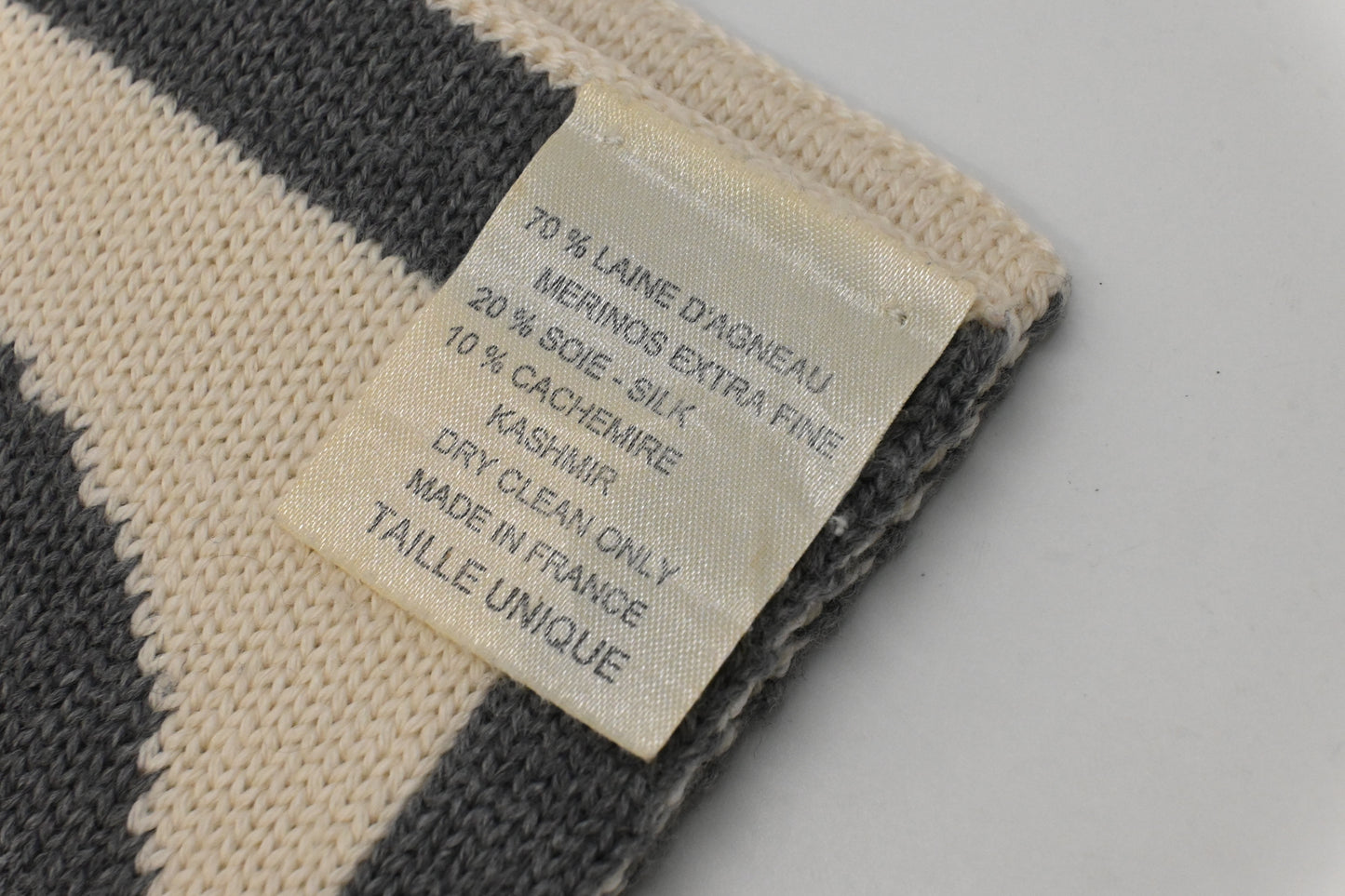 Chanel CC Scarf in Gray and White Wool