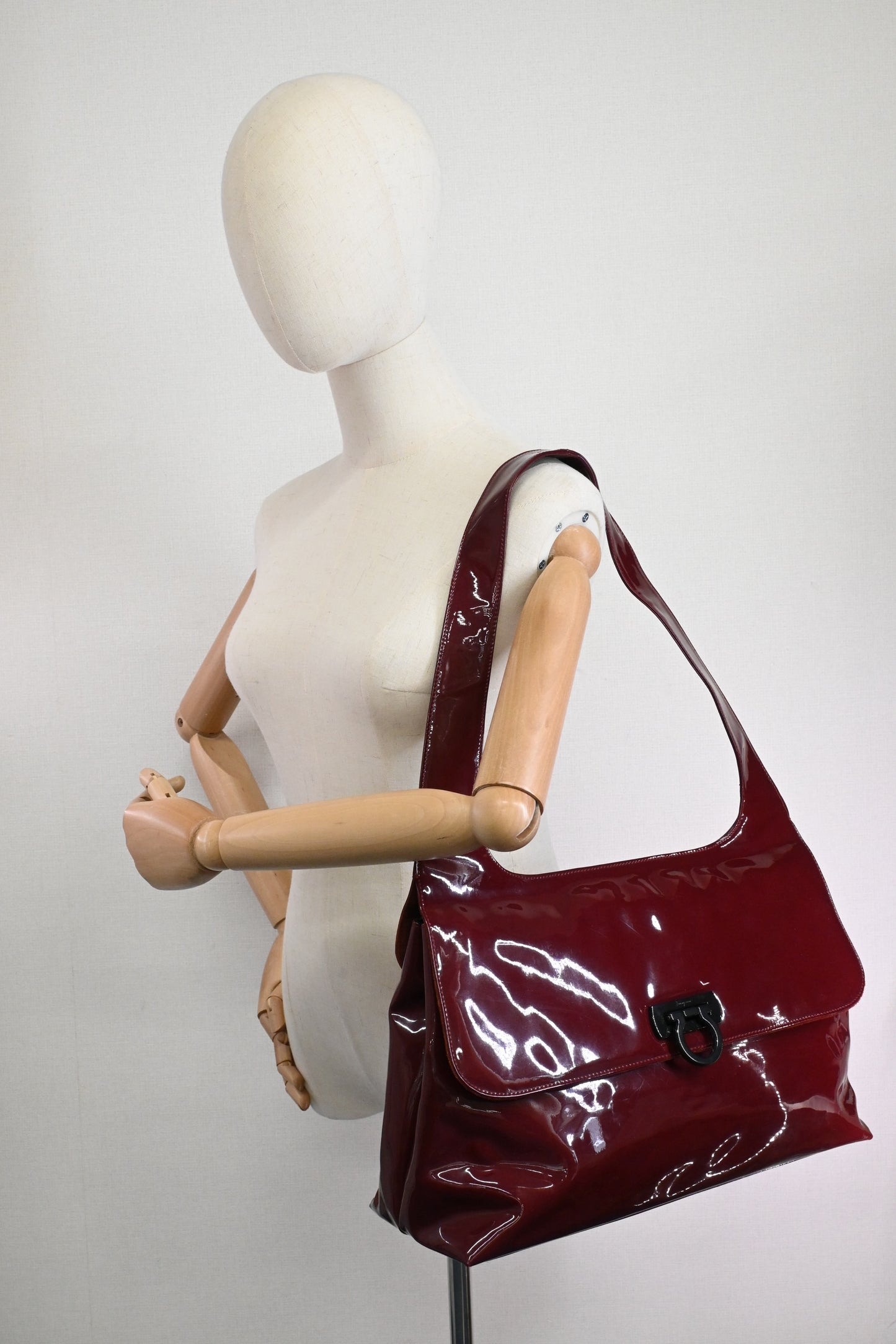 Ferragamo Shoulder Bag in Burgundy Patent Leather