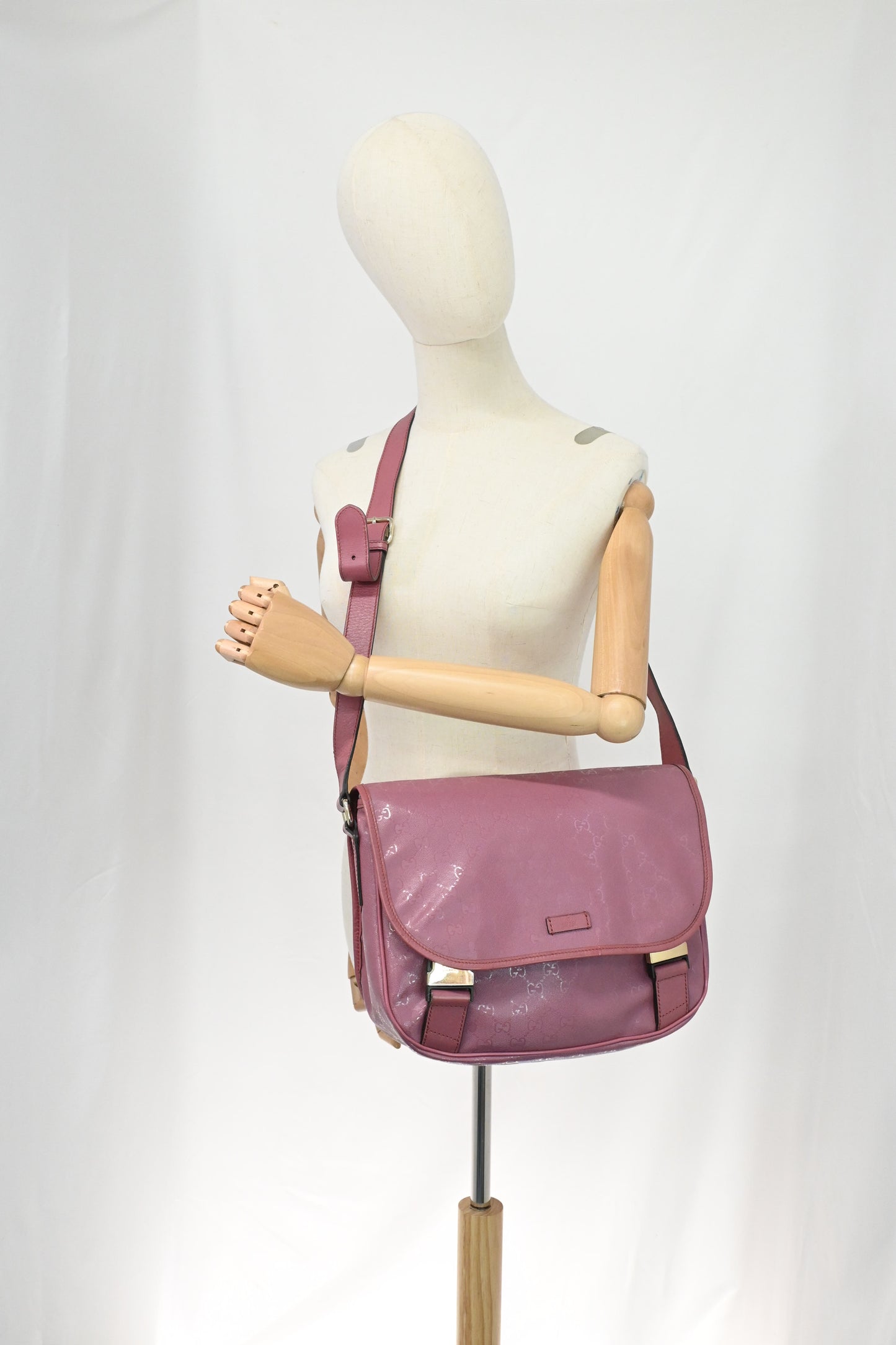 Gucci Small Messenger Bag in Pink Imprime Canvas