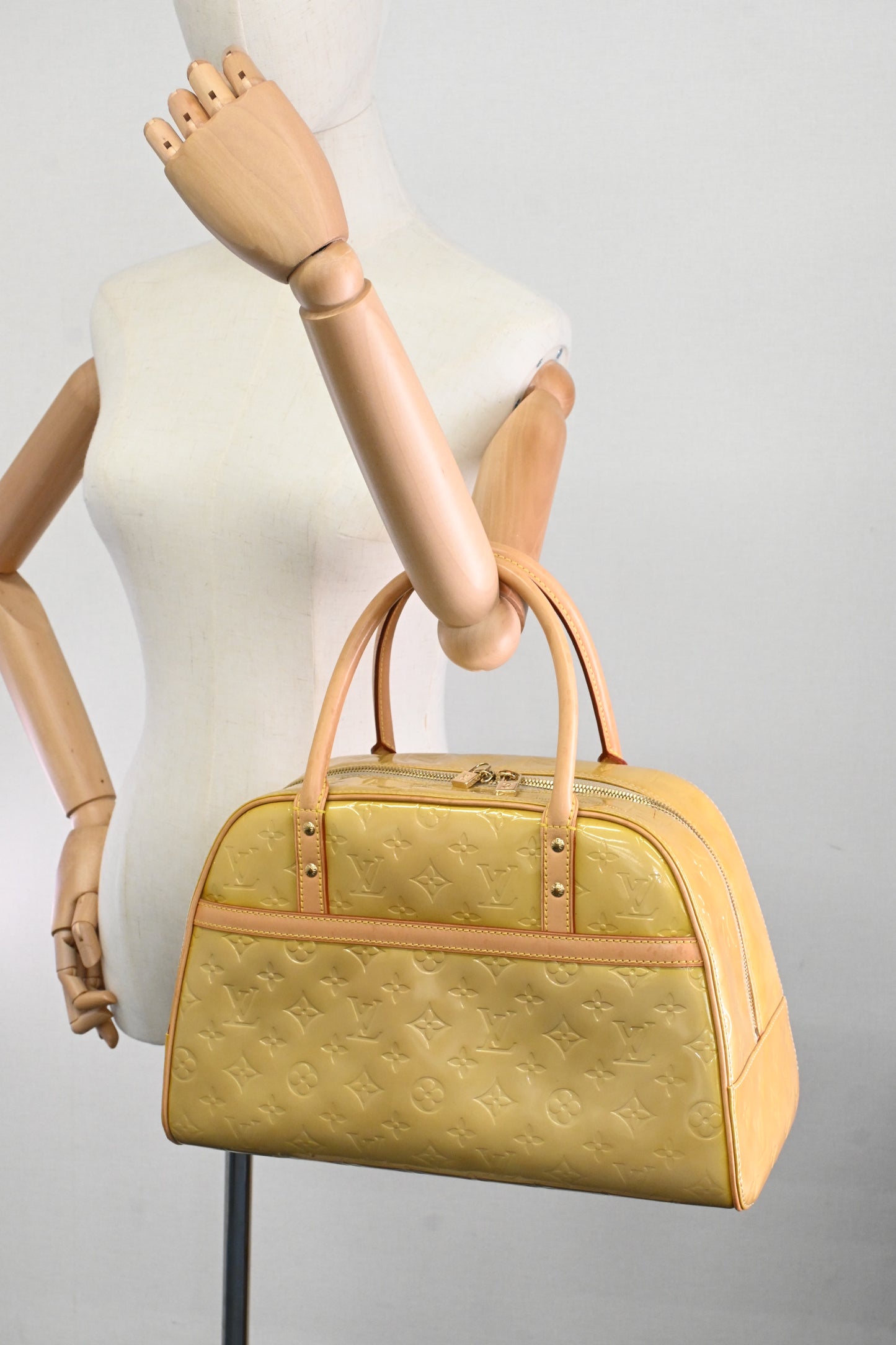 Louis Vuitton Thompkins Square in Yellow Vernis Leather