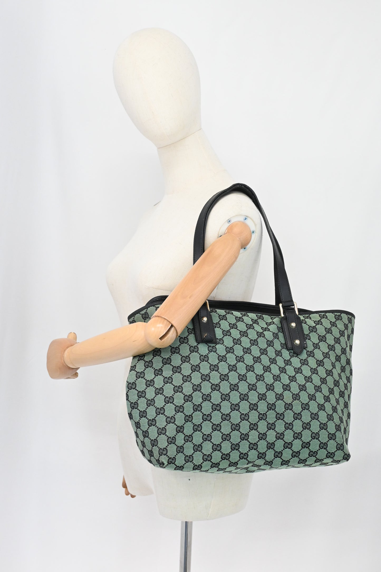Gucci Shoulder Bag in Green GG Canvas