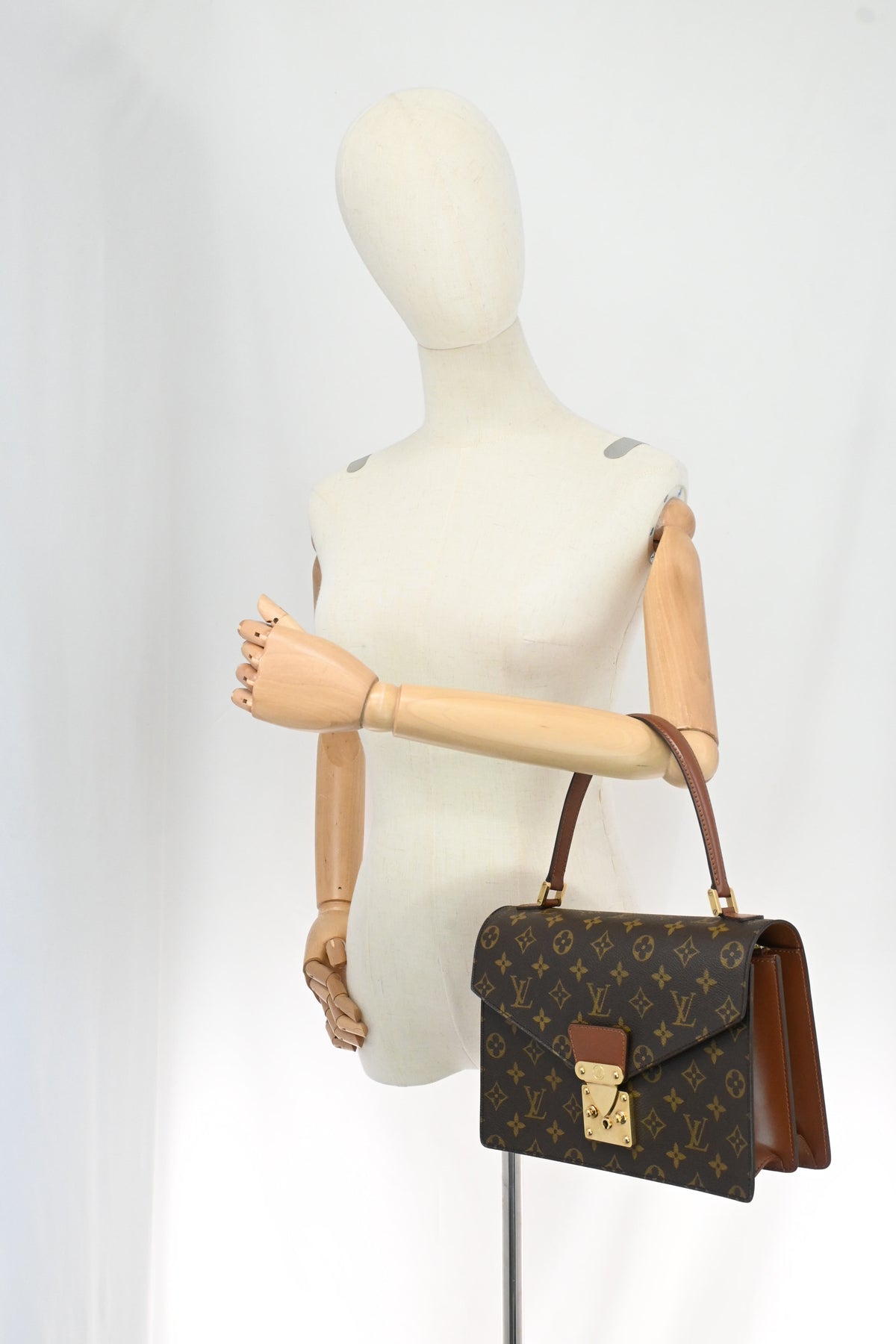 Louis Vuitton Concorde in Monogram Canvas