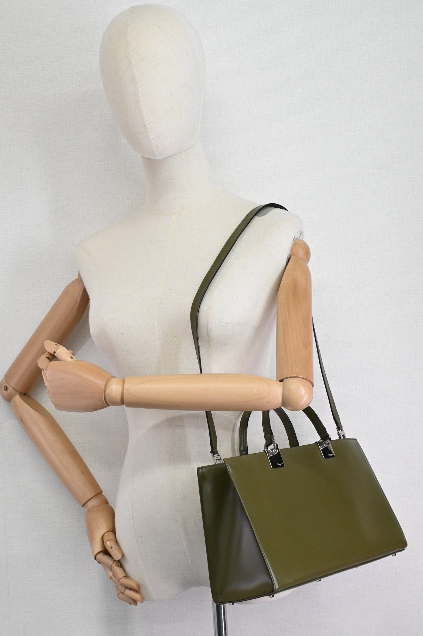 Ferragamo Handbag in Olive Green Leather