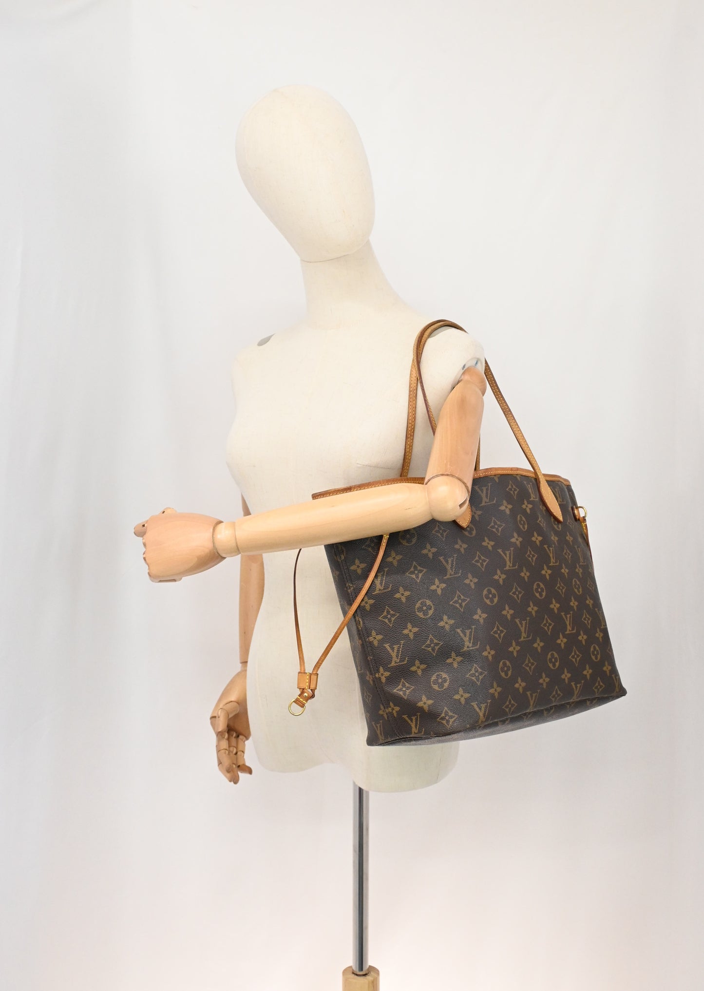Louis Vuitton Neverfull MM in Monogram Canvas
