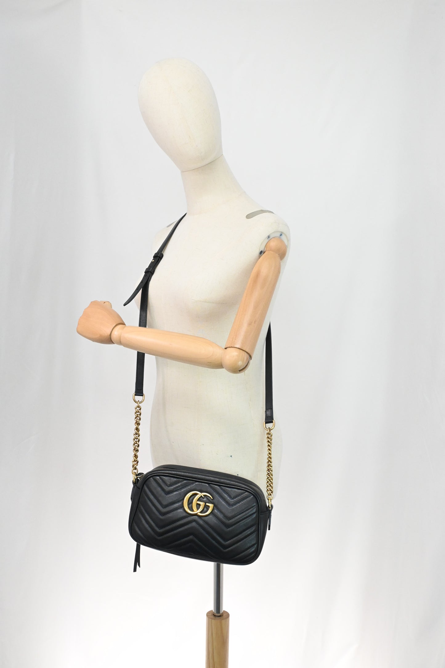 Gucci Marmont Shoulder Bag in Black Leather