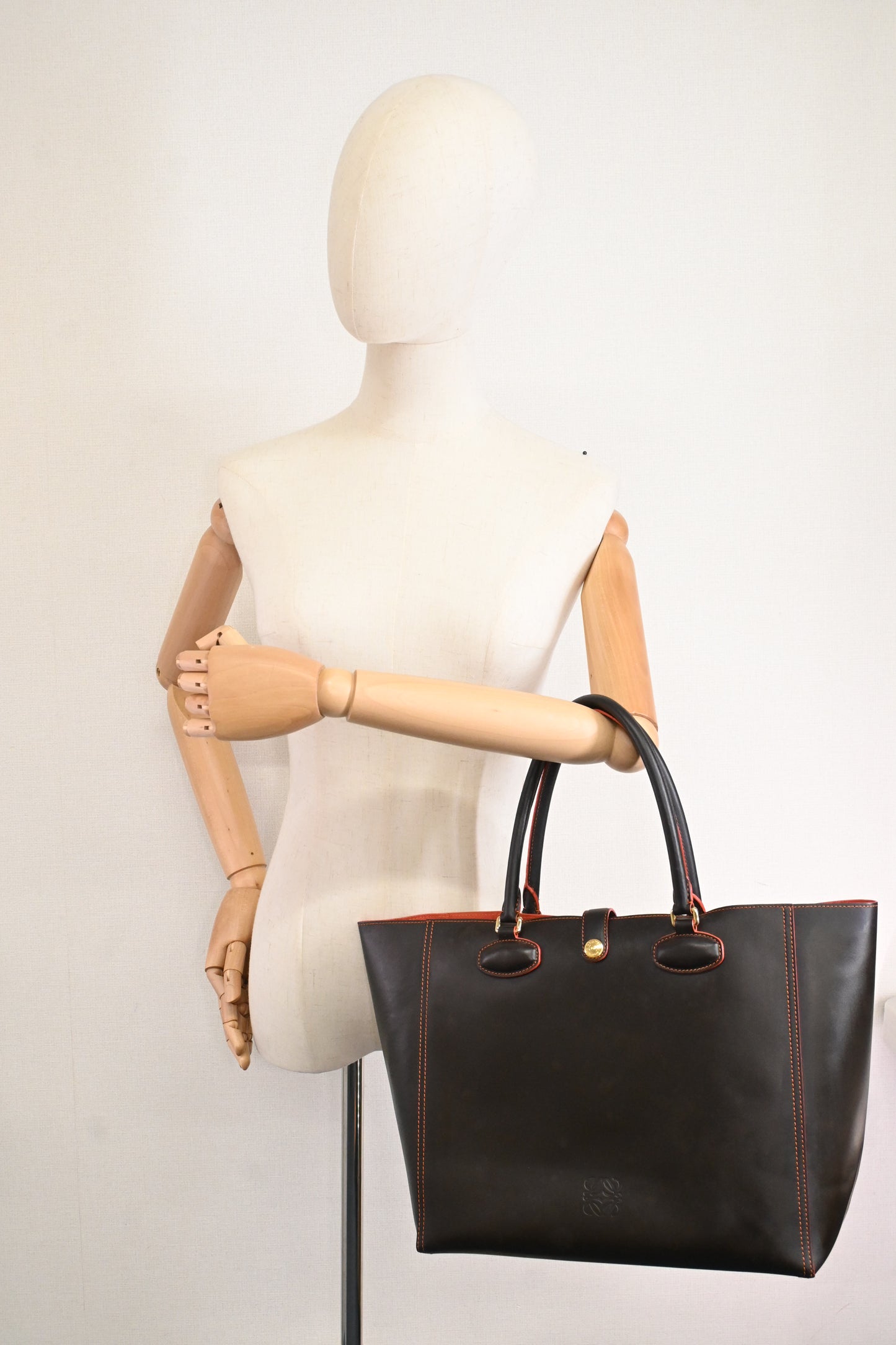 Loewe Leo Tote in Brown Leather