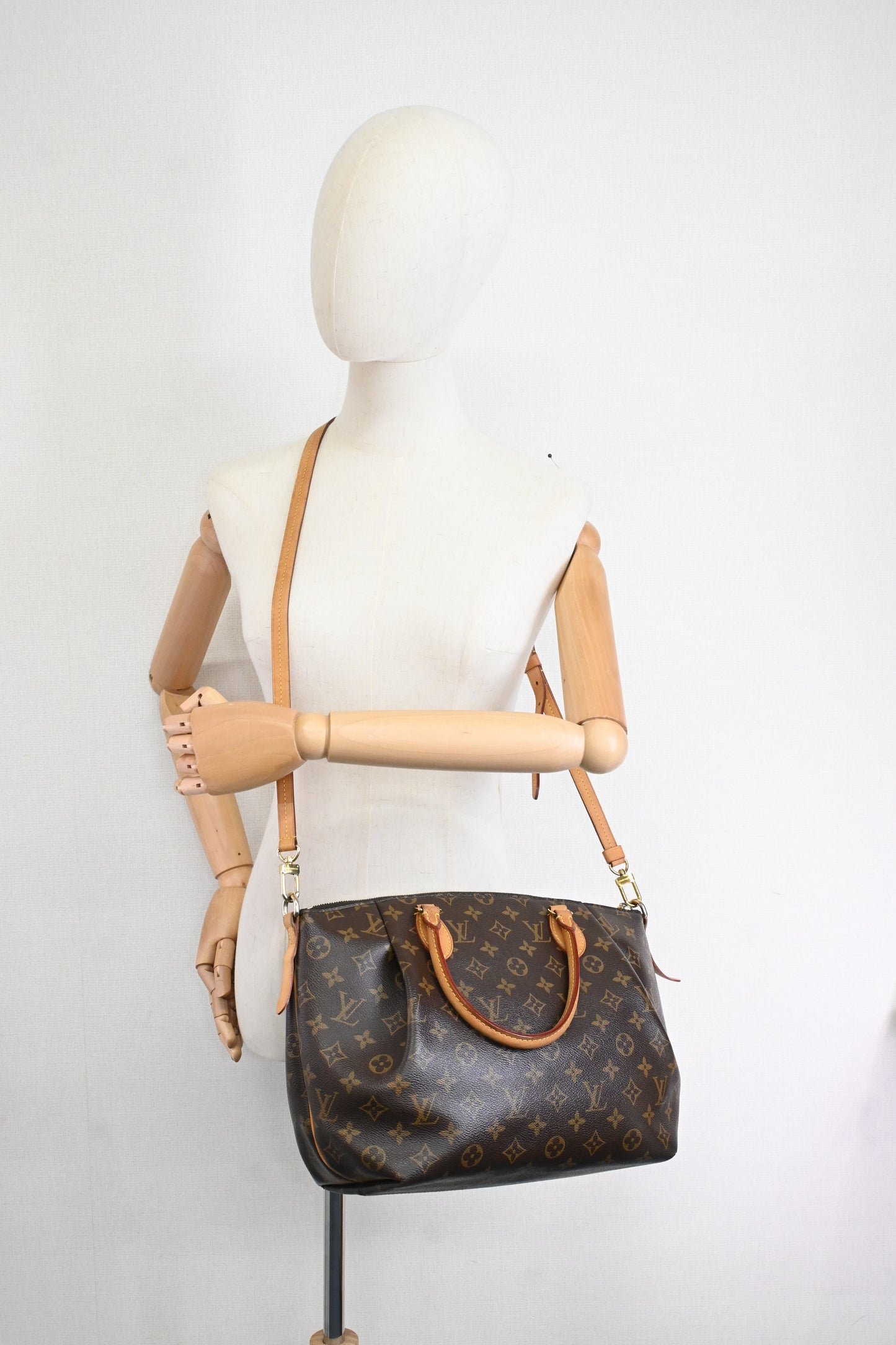 Louis Vuitton Turenne MM in Monogram Canvas