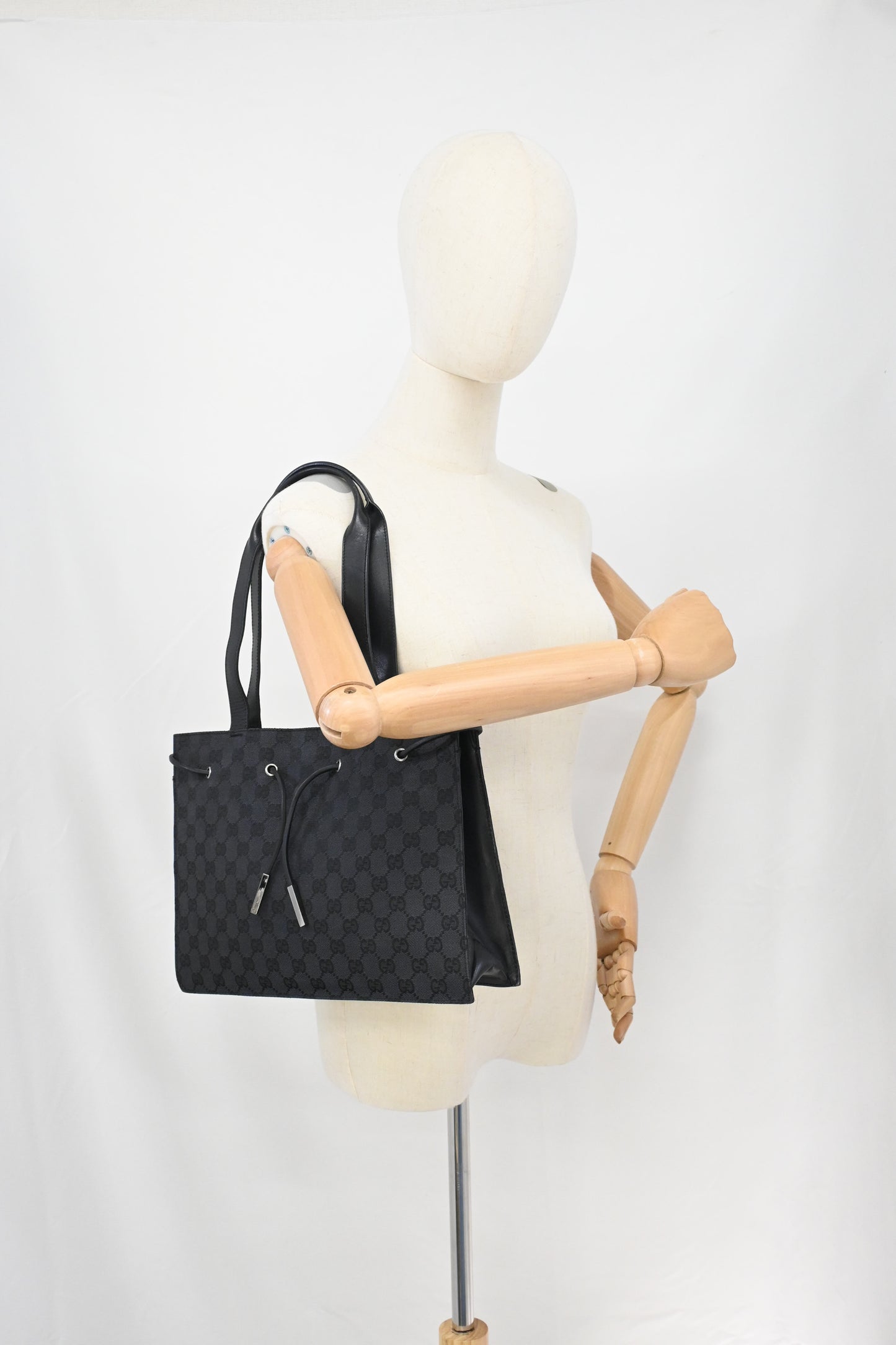 Gucci Shoulder Bag in Black GG Canvas